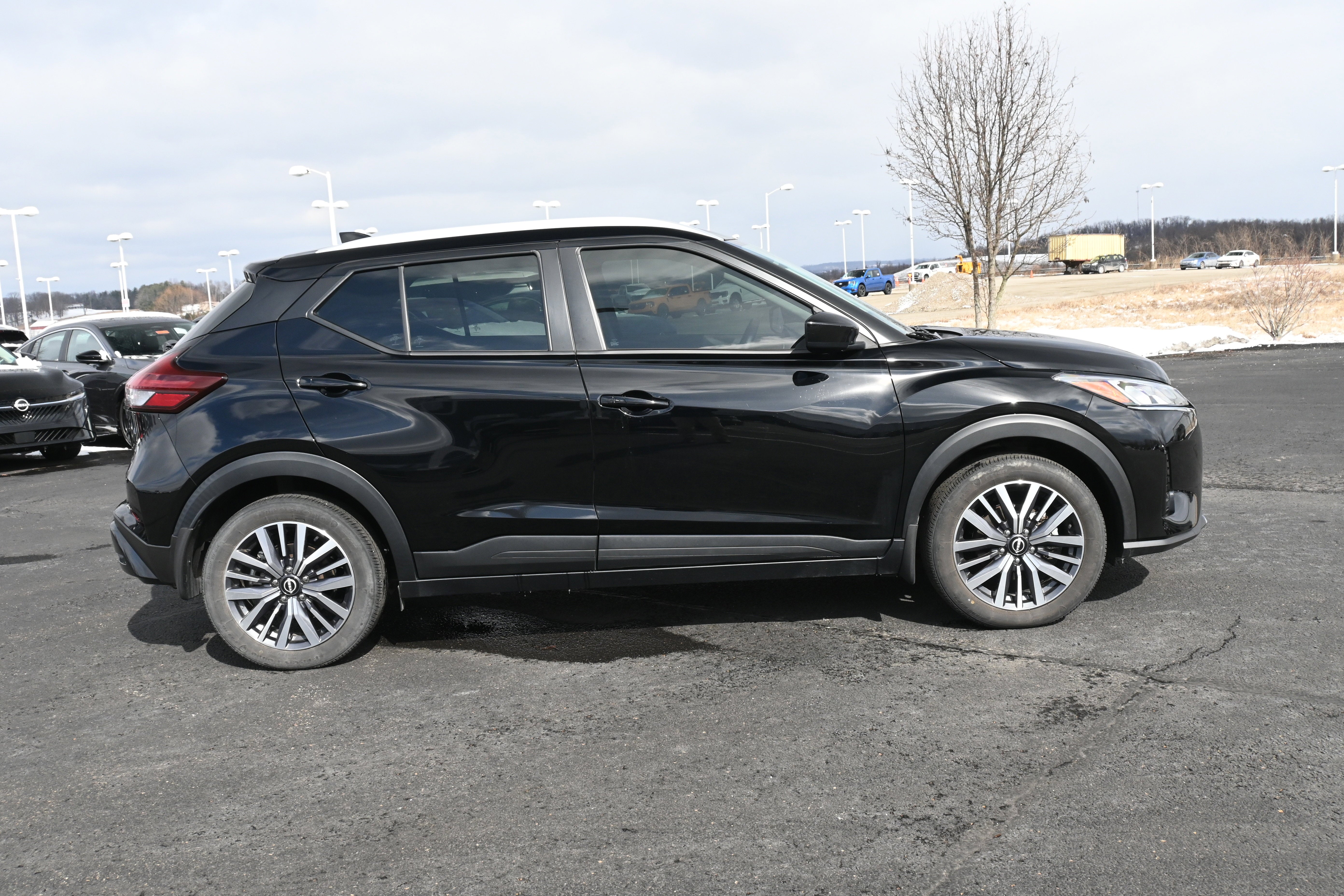 2023 Nissan Kicks SV