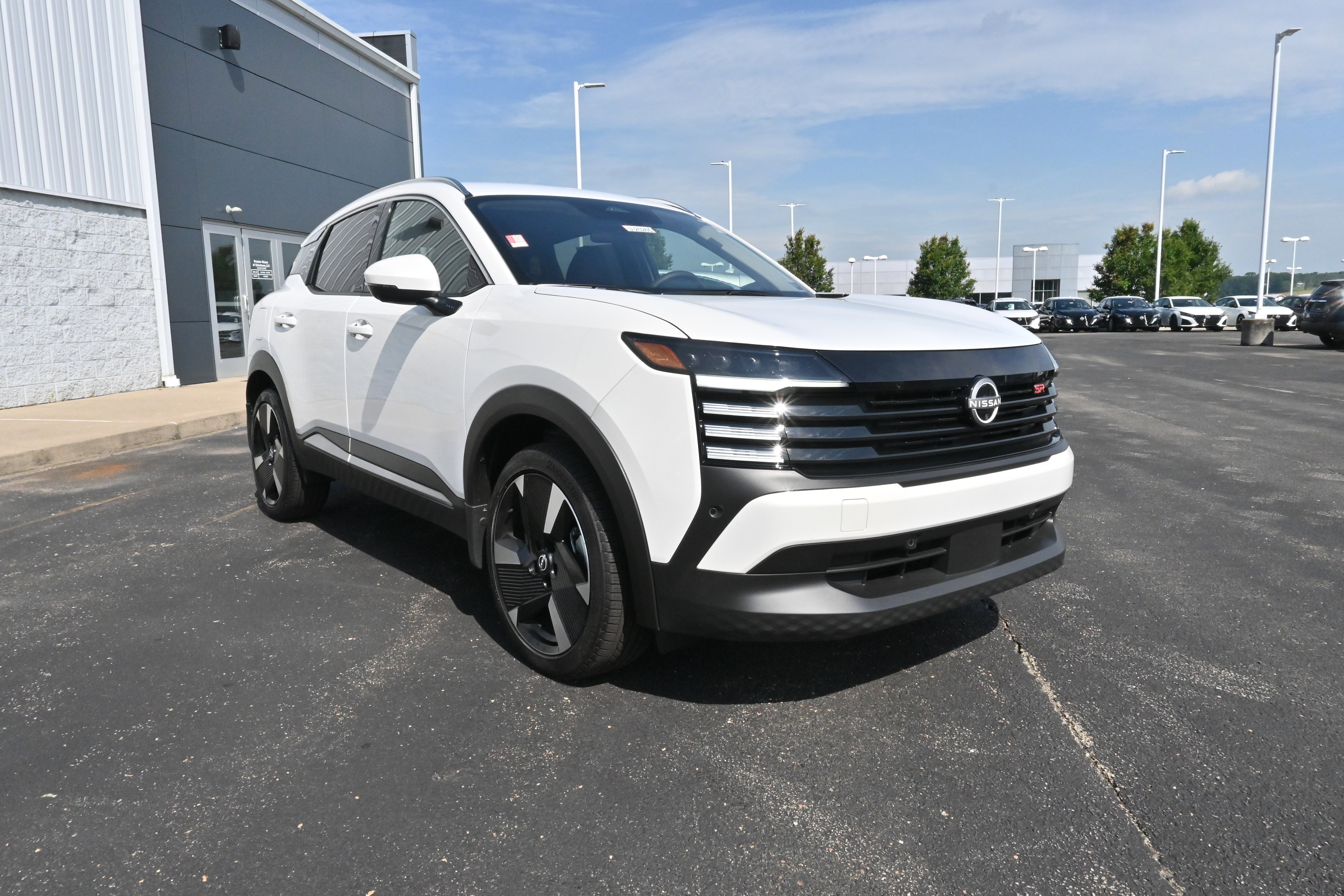 2025 Nissan Kicks SR