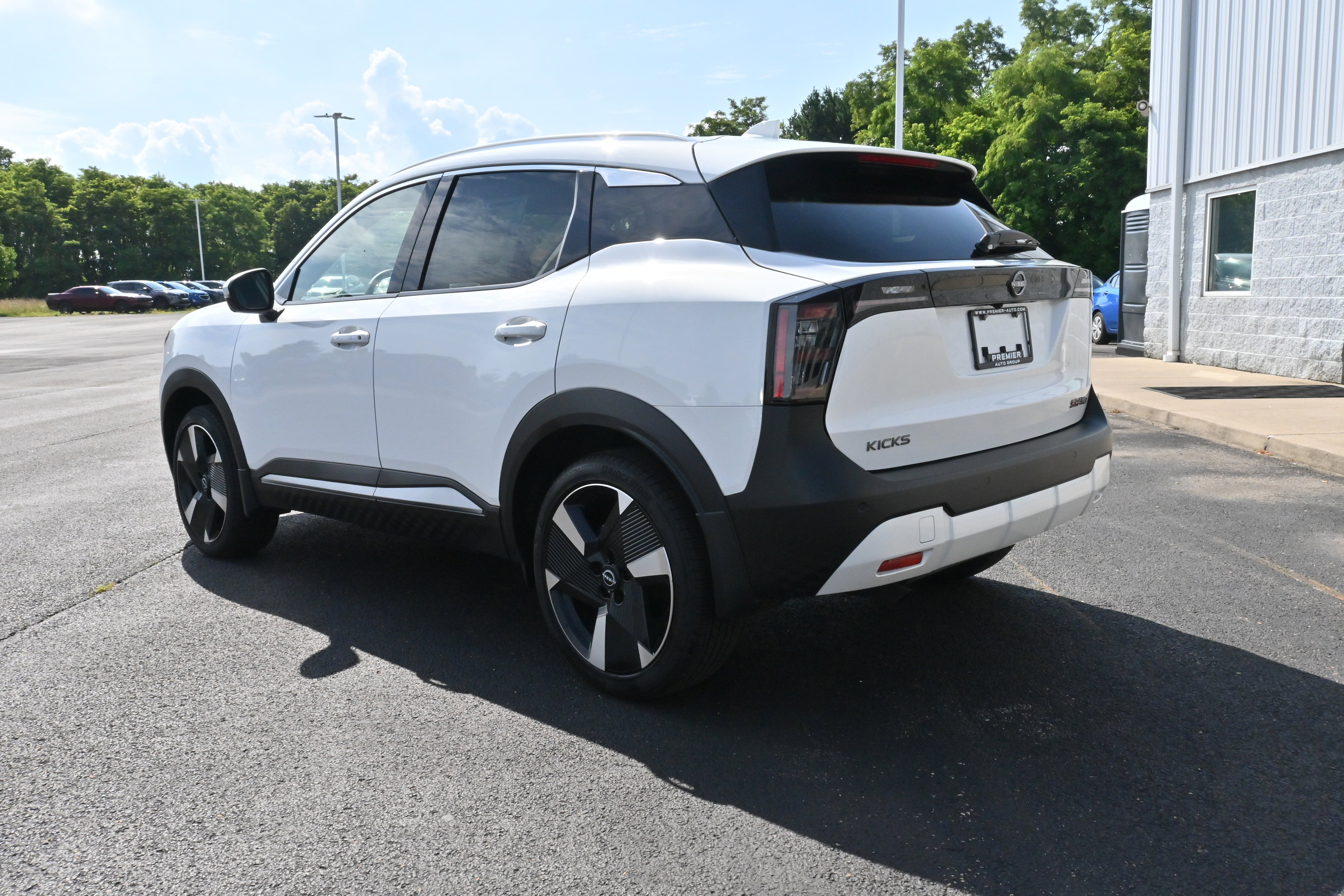2025 Nissan Kicks SR