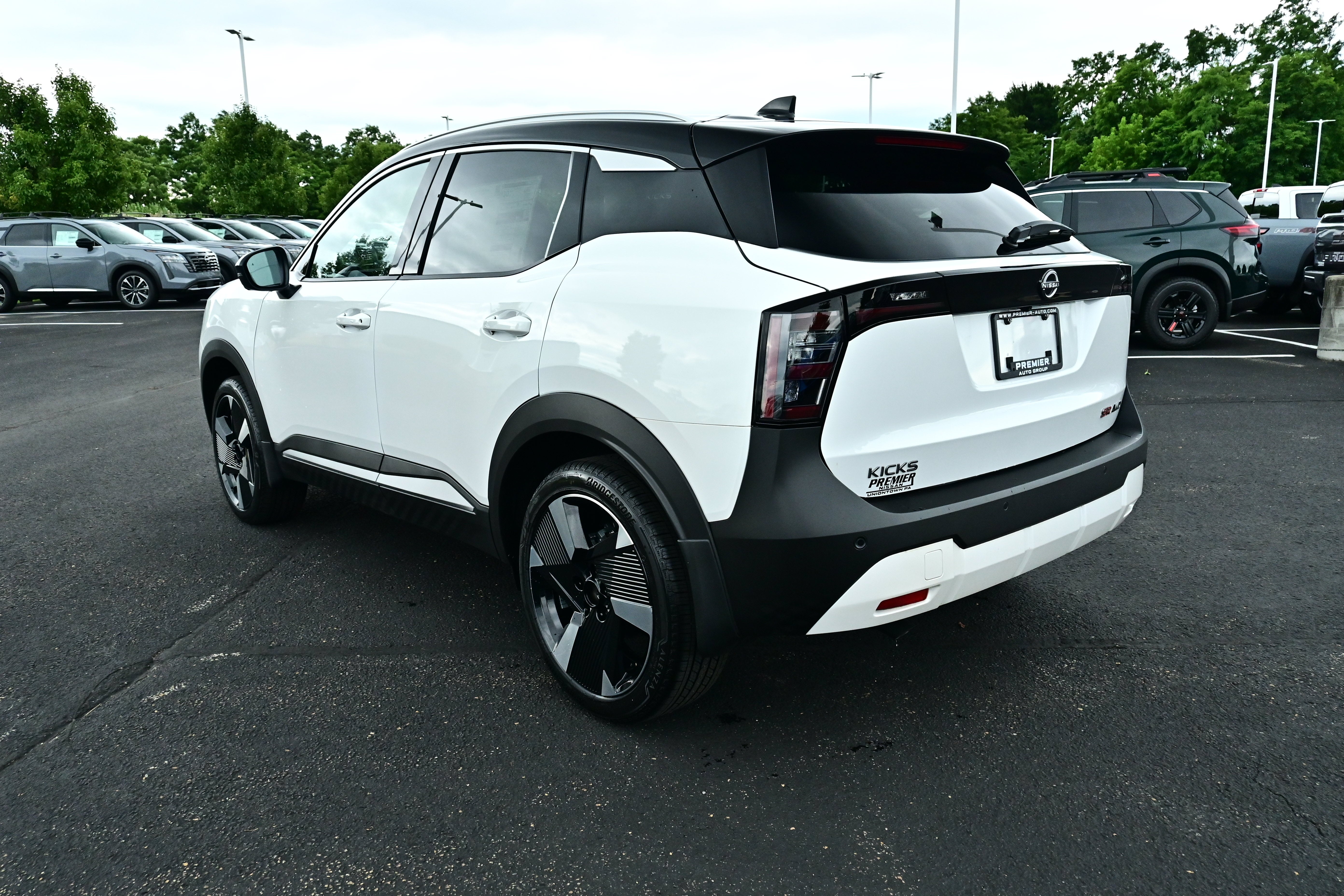 2026 Nissan Kicks SR