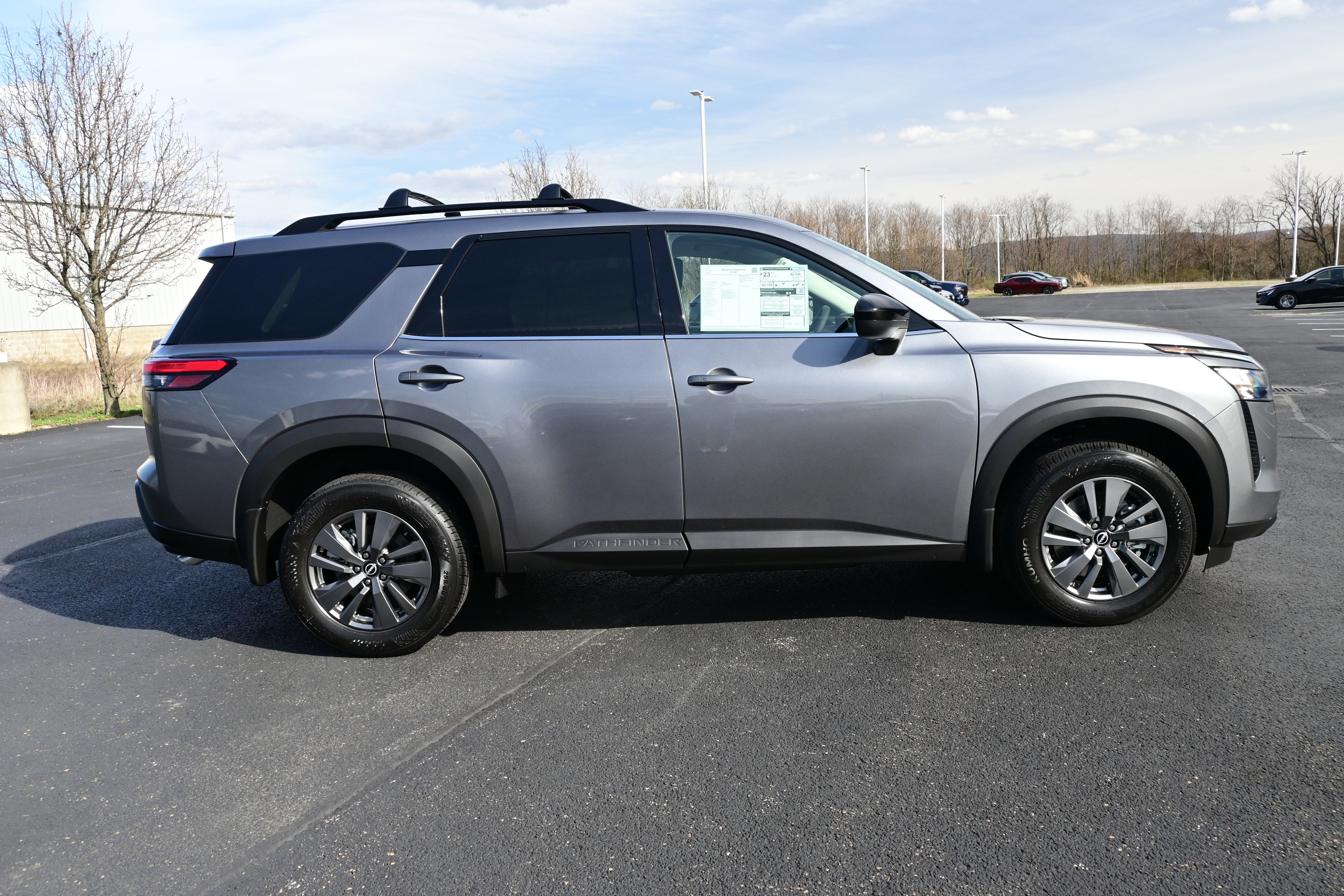 2026 Nissan Pathfinder SV