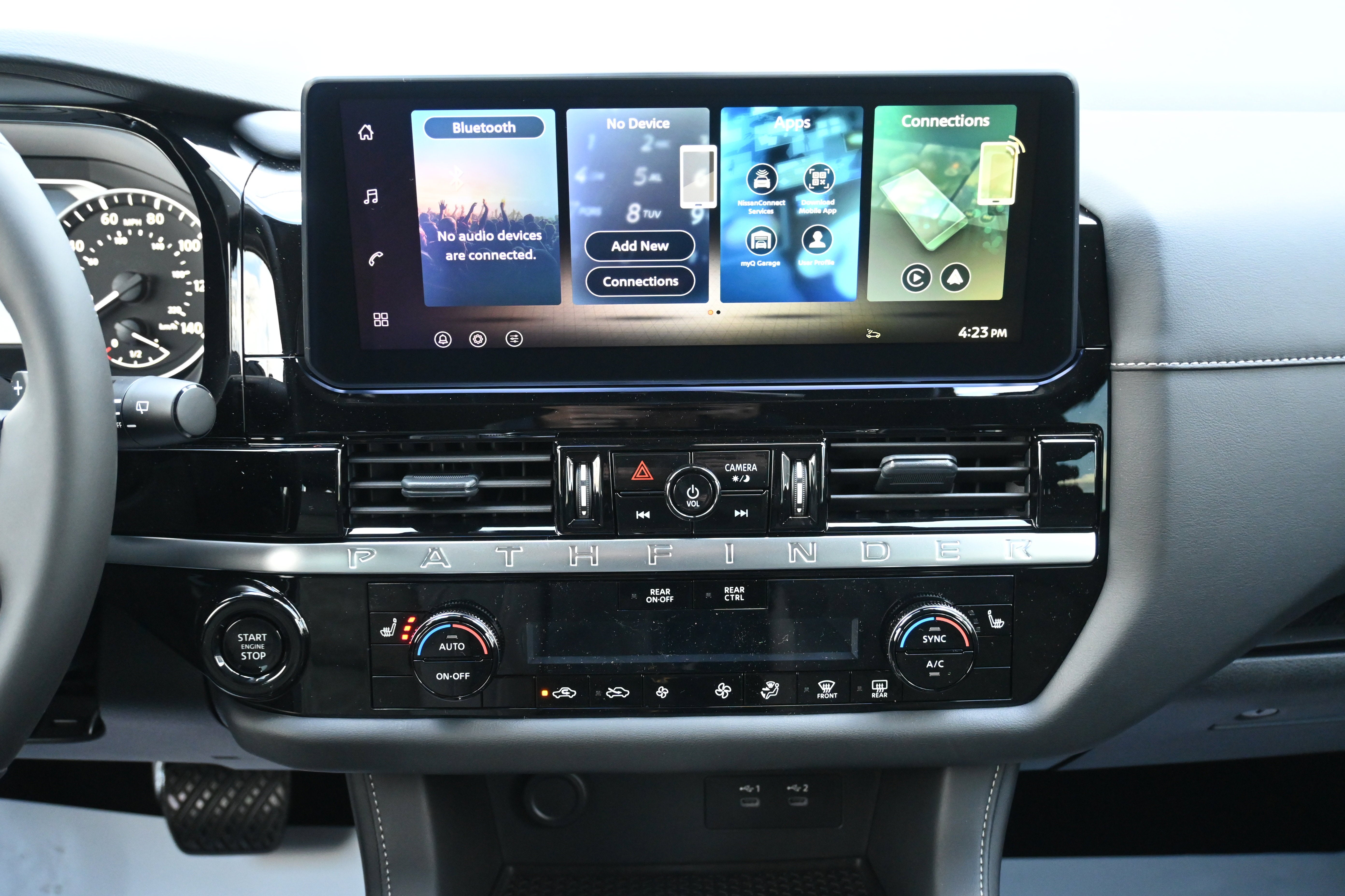 2026 Nissan Pathfinder SV