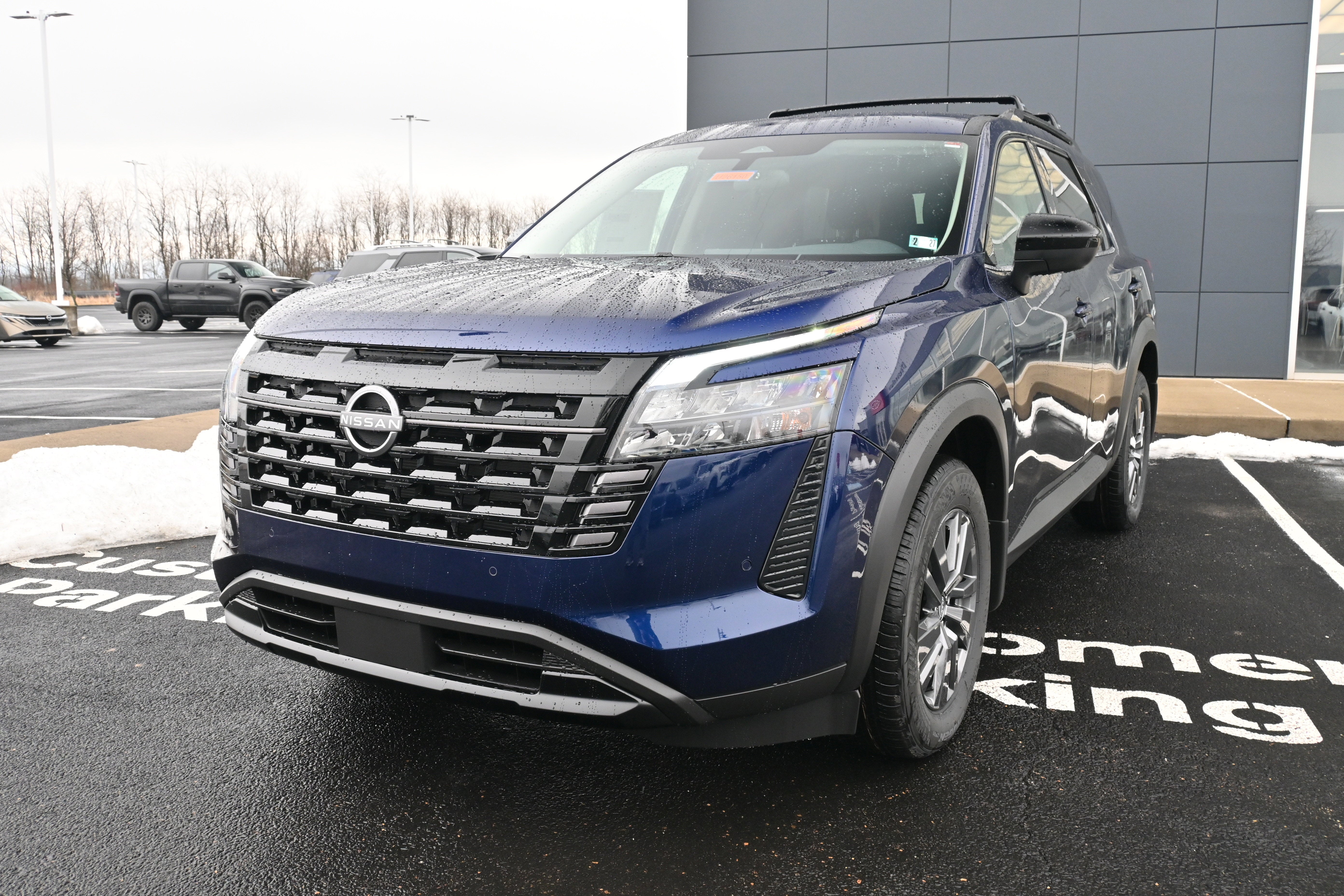 2026 Nissan Pathfinder SV