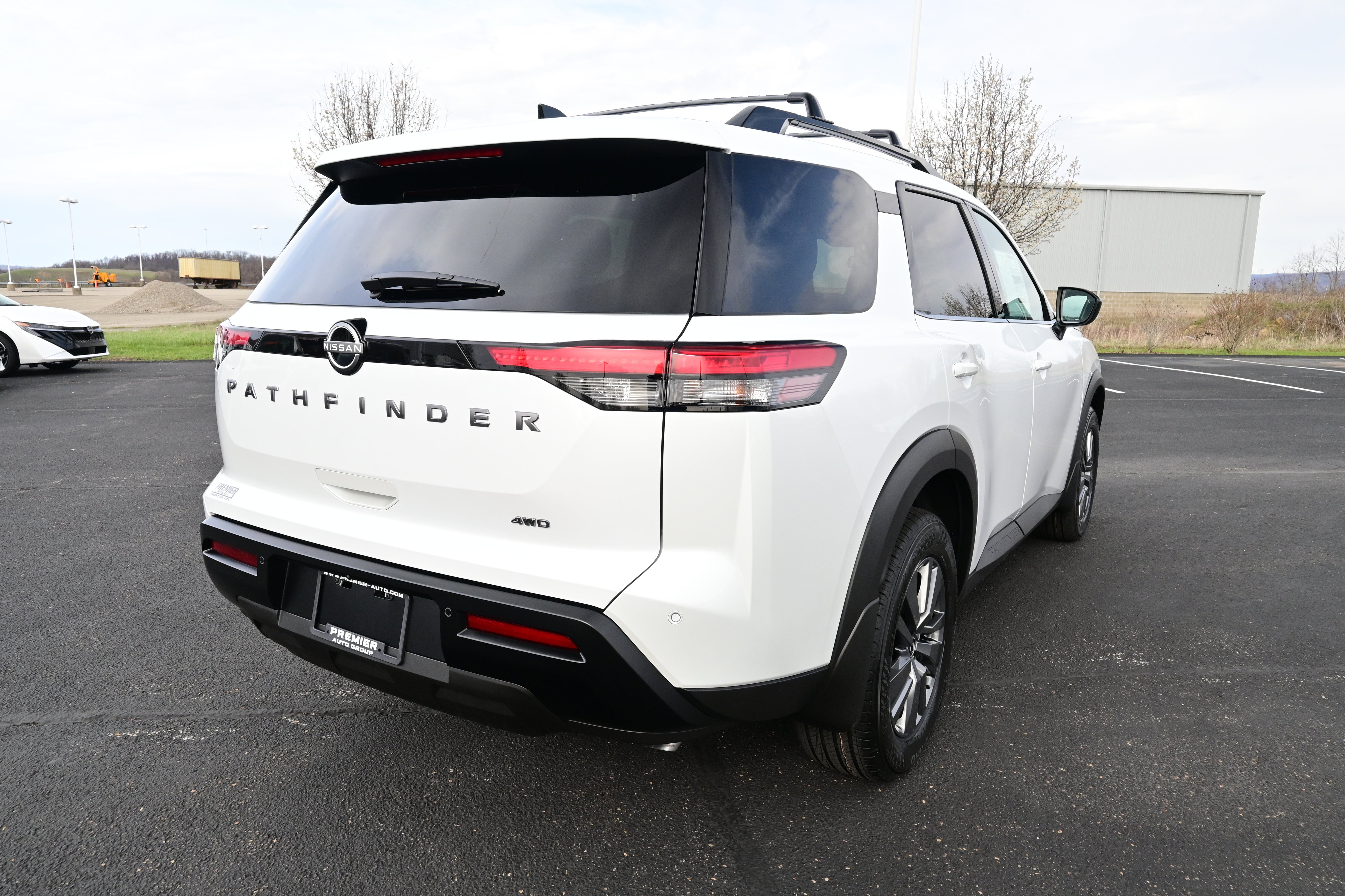 2026 Nissan Pathfinder SV