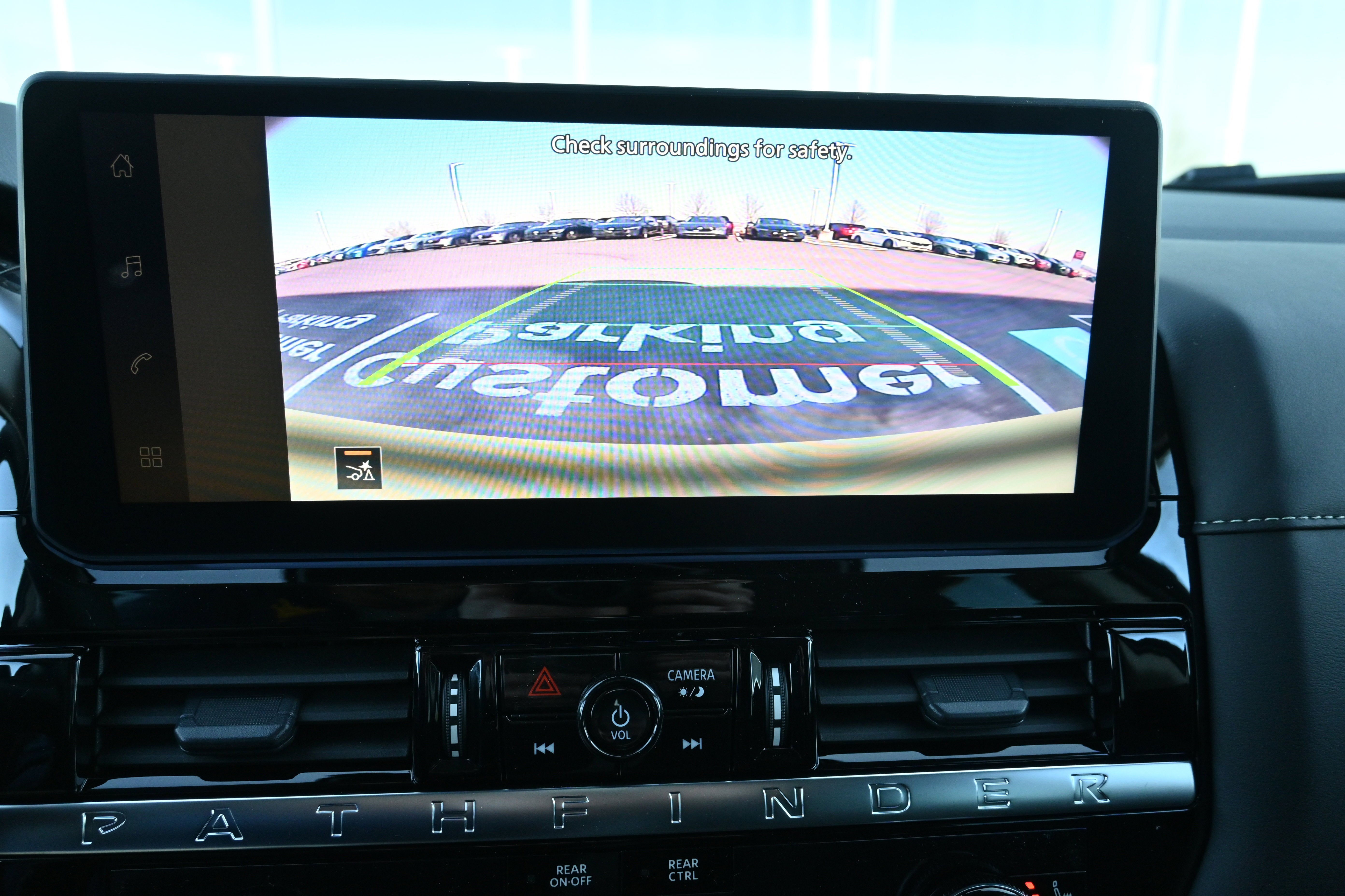 2026 Nissan Pathfinder SV