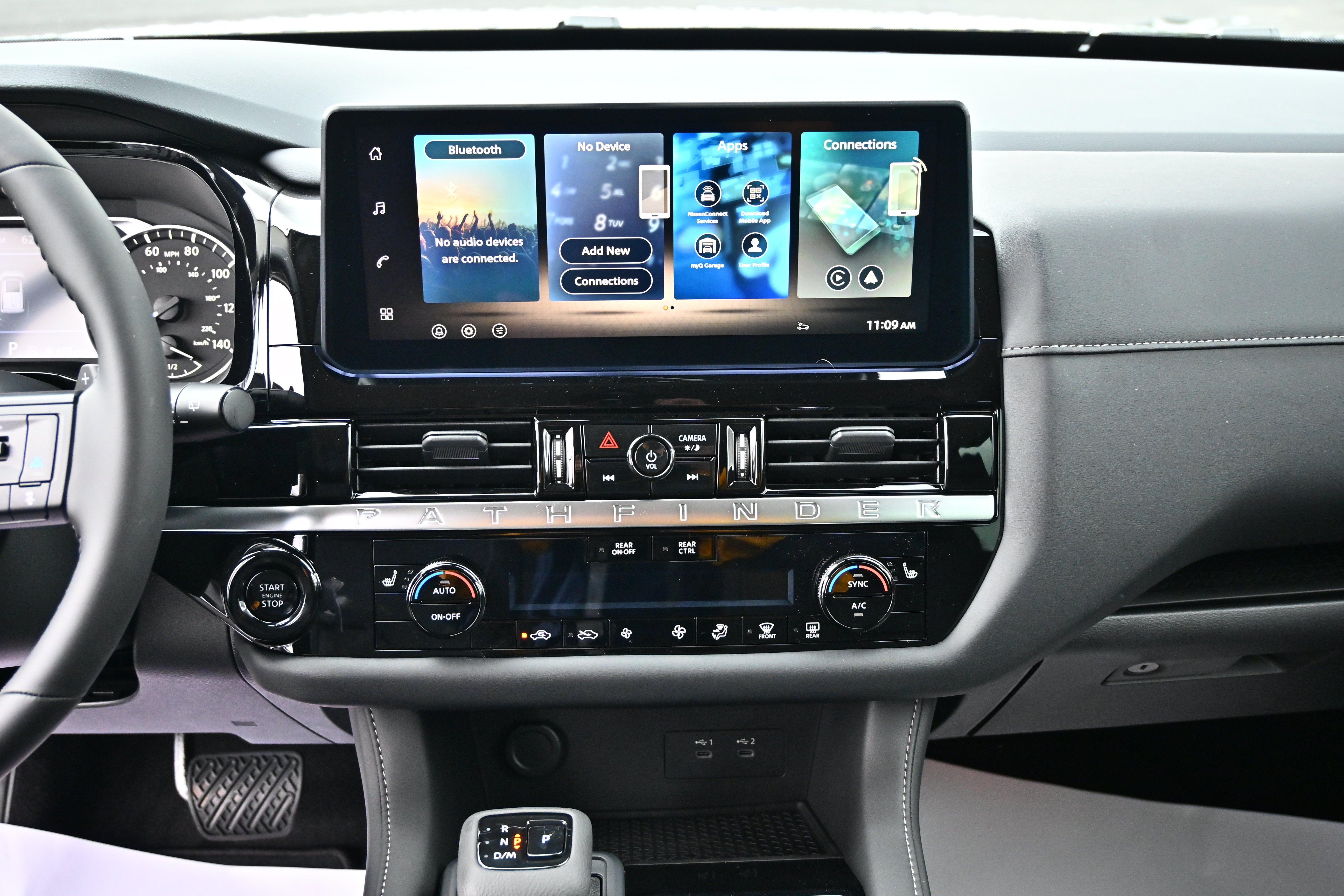 2026 Nissan Pathfinder SV
