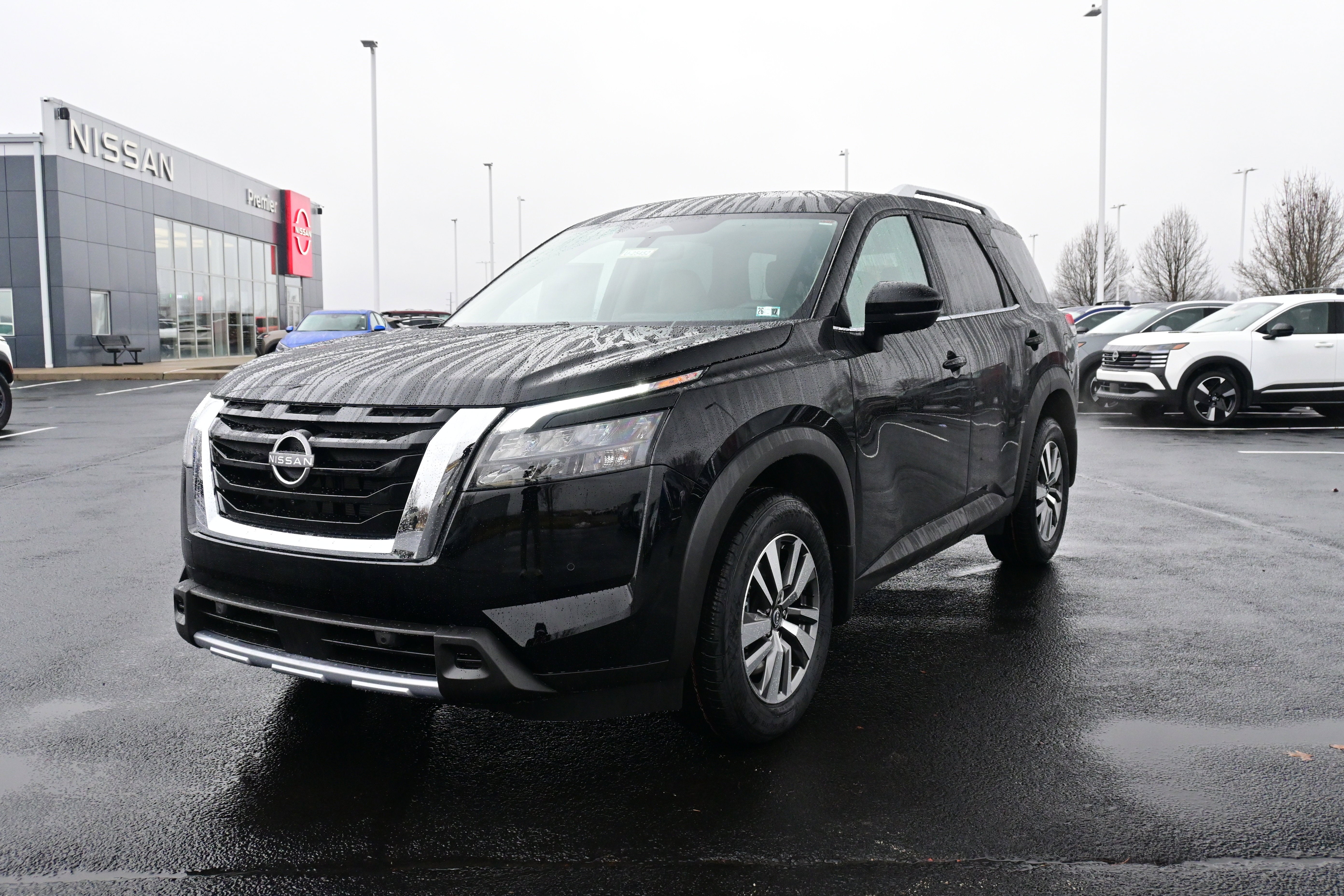 2025 Nissan Pathfinder SL