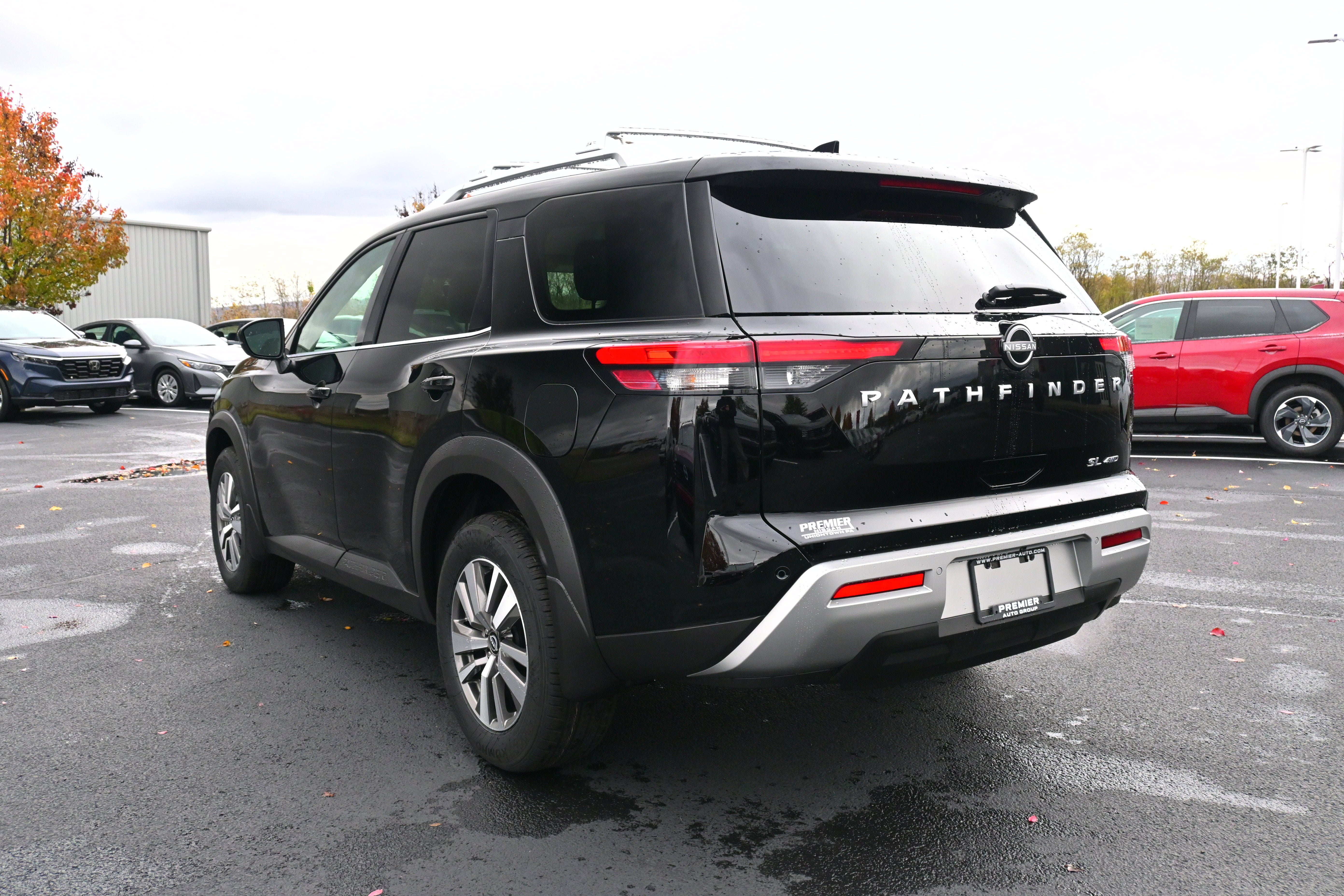 2025 Nissan Pathfinder SL