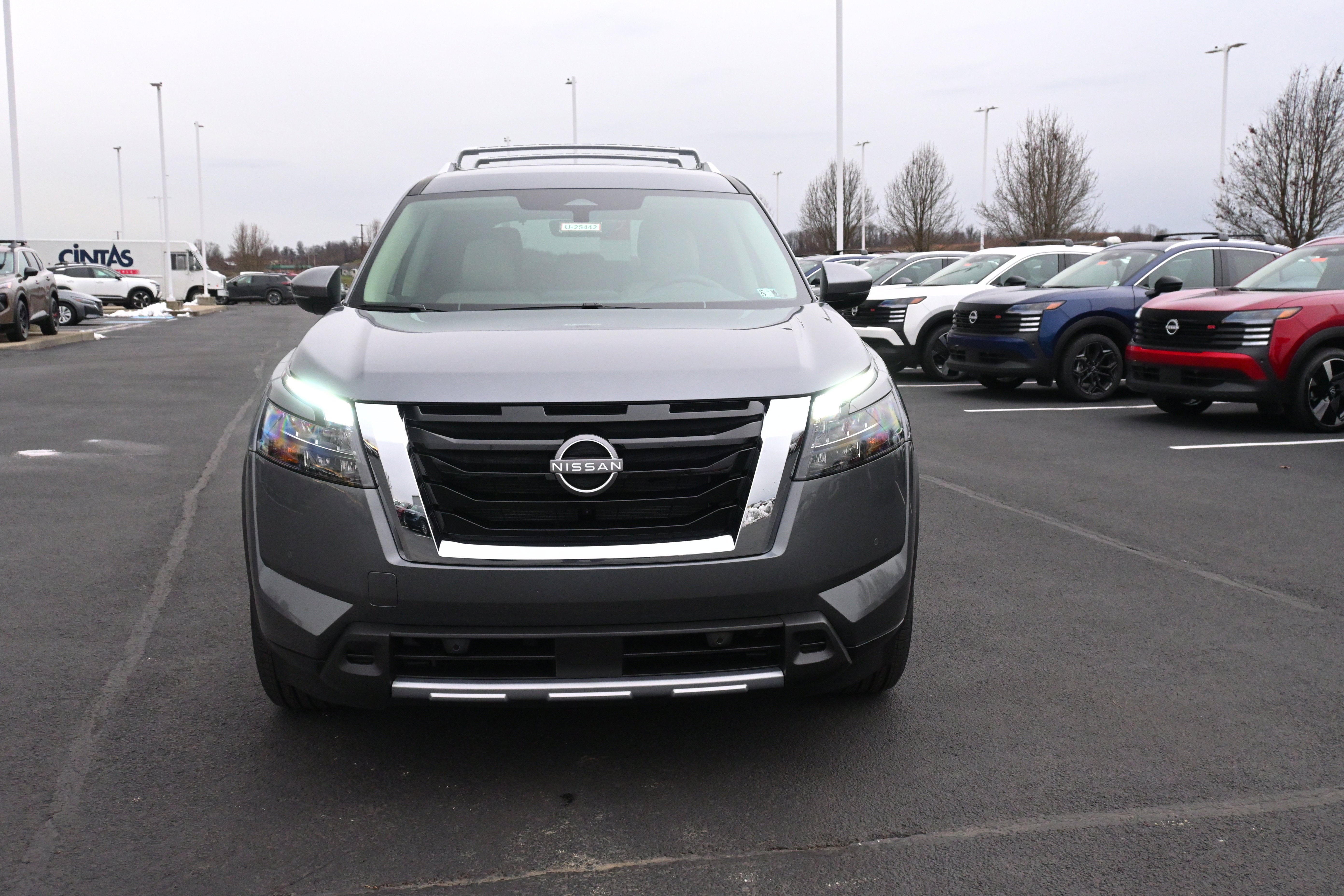 2025 Nissan Pathfinder SL