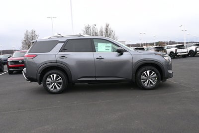 2025 Nissan Pathfinder SL