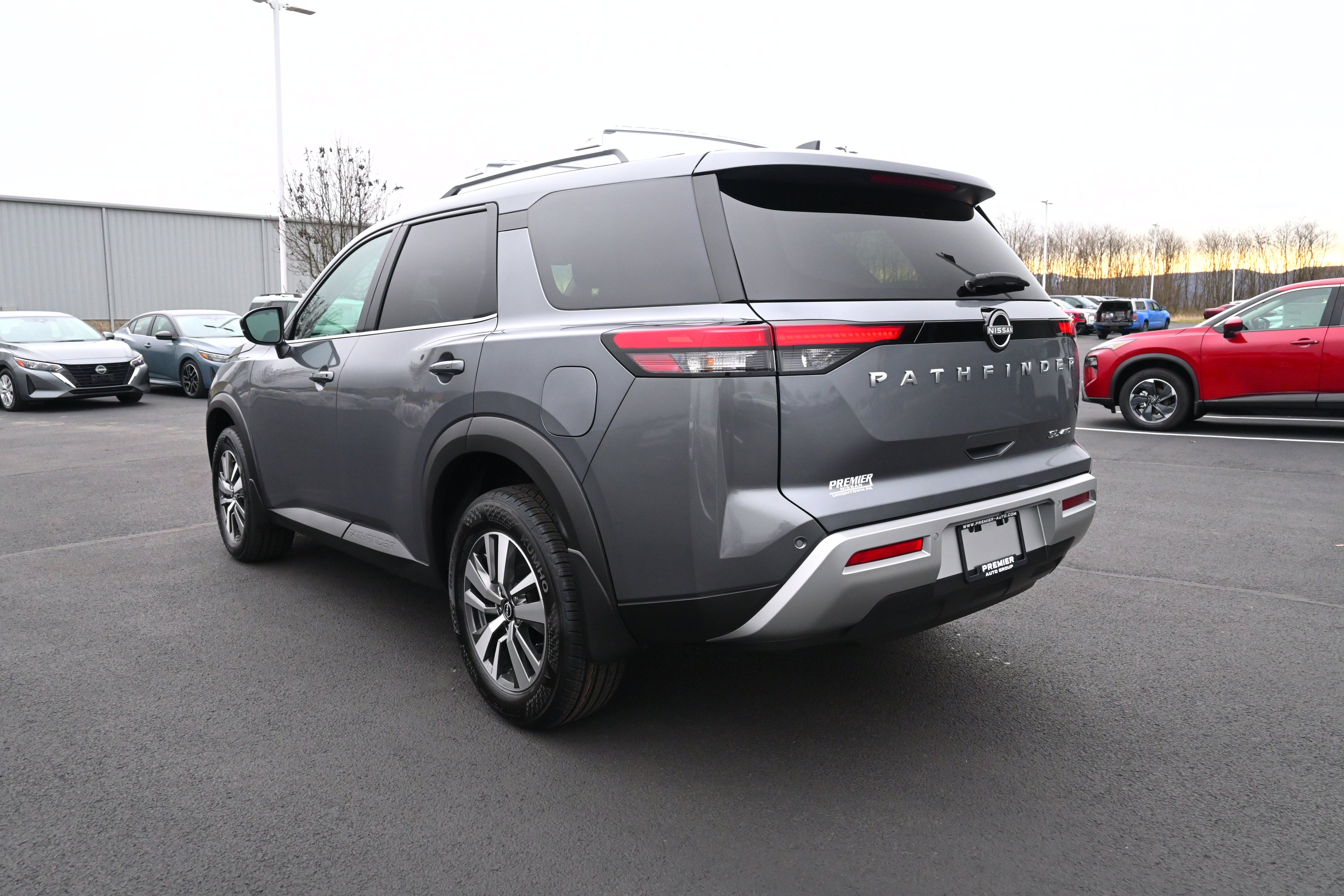 2025 Nissan Pathfinder SL