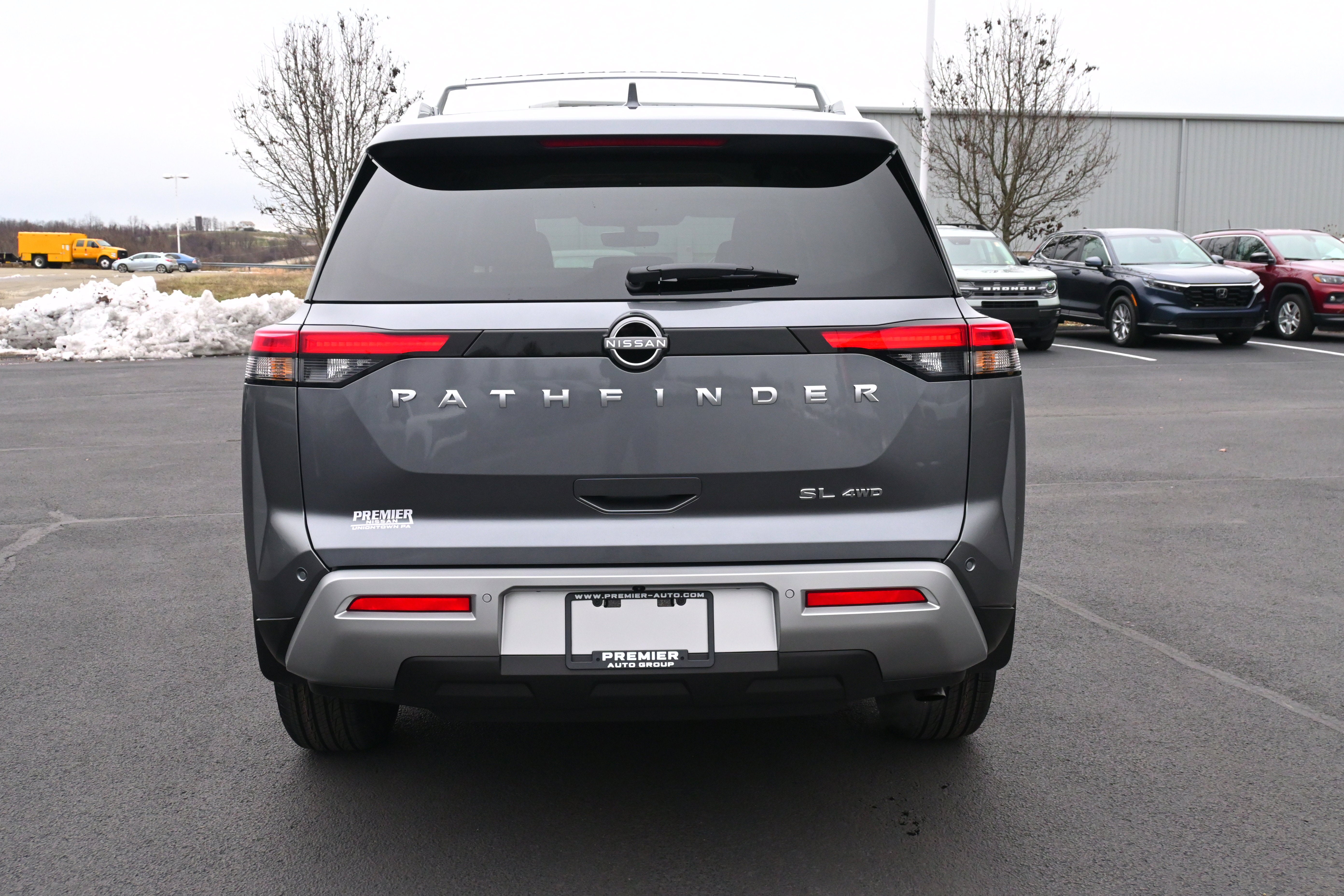 2025 Nissan Pathfinder SL