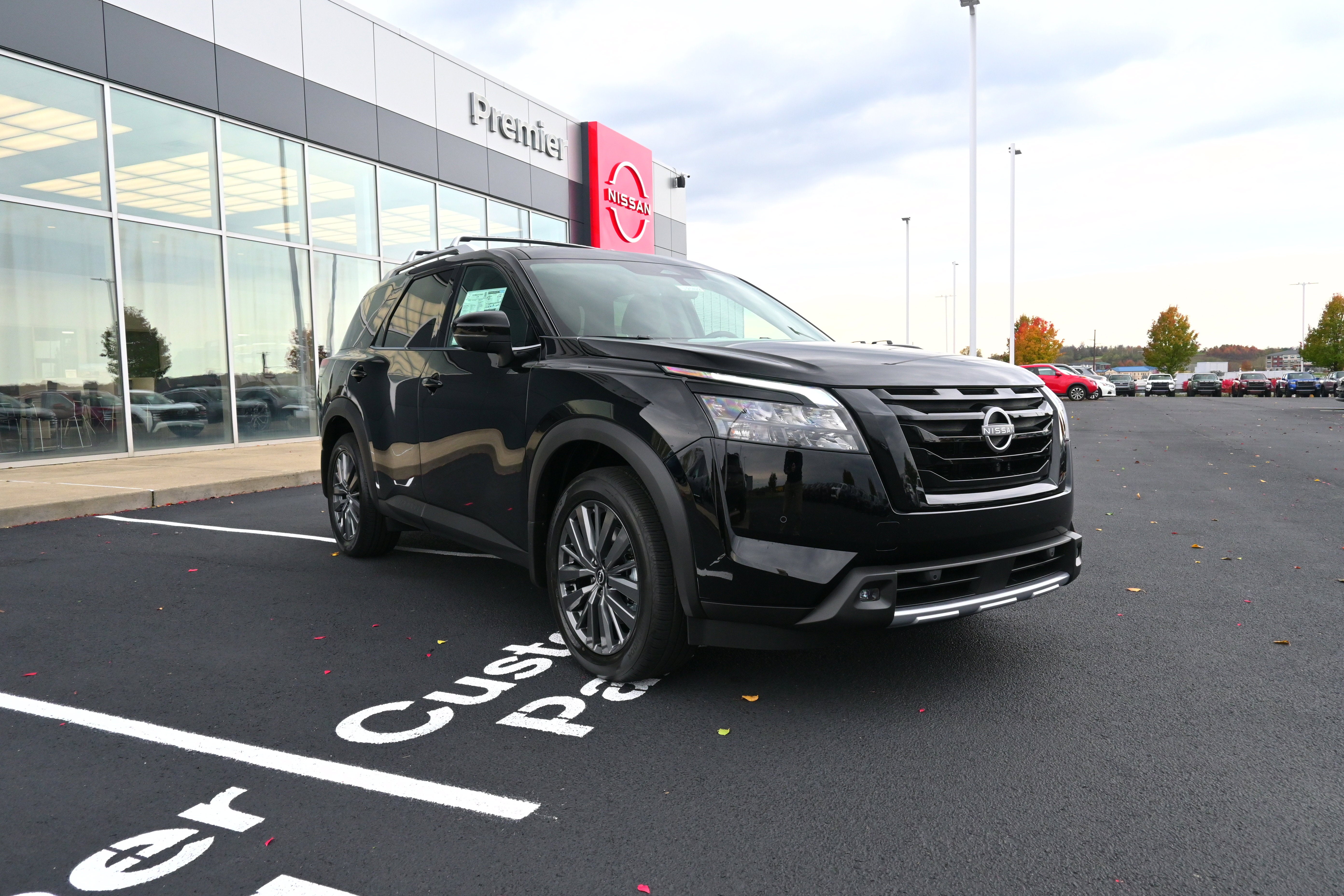 2025 Nissan Pathfinder SL