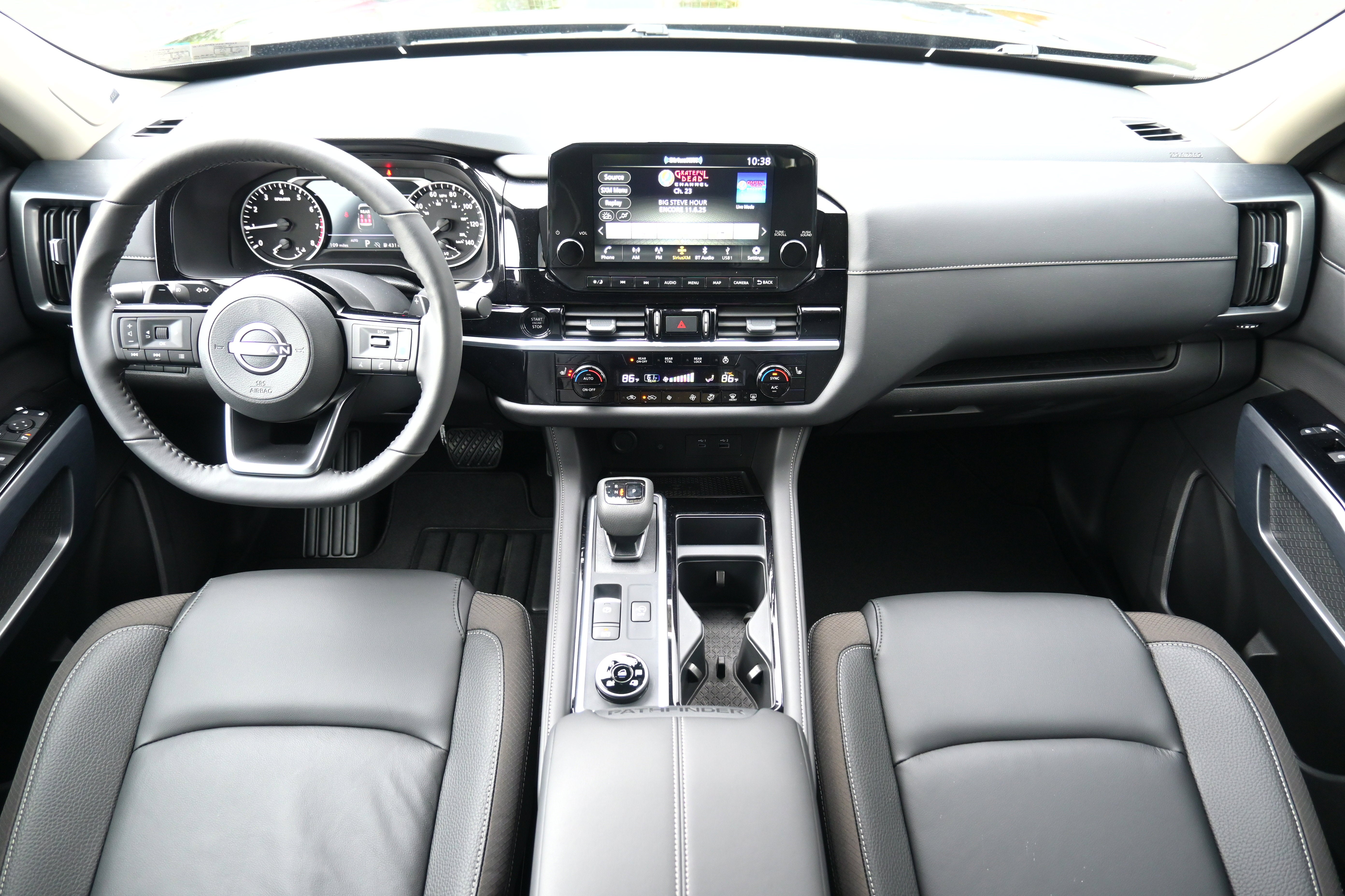 2025 Nissan Pathfinder SL