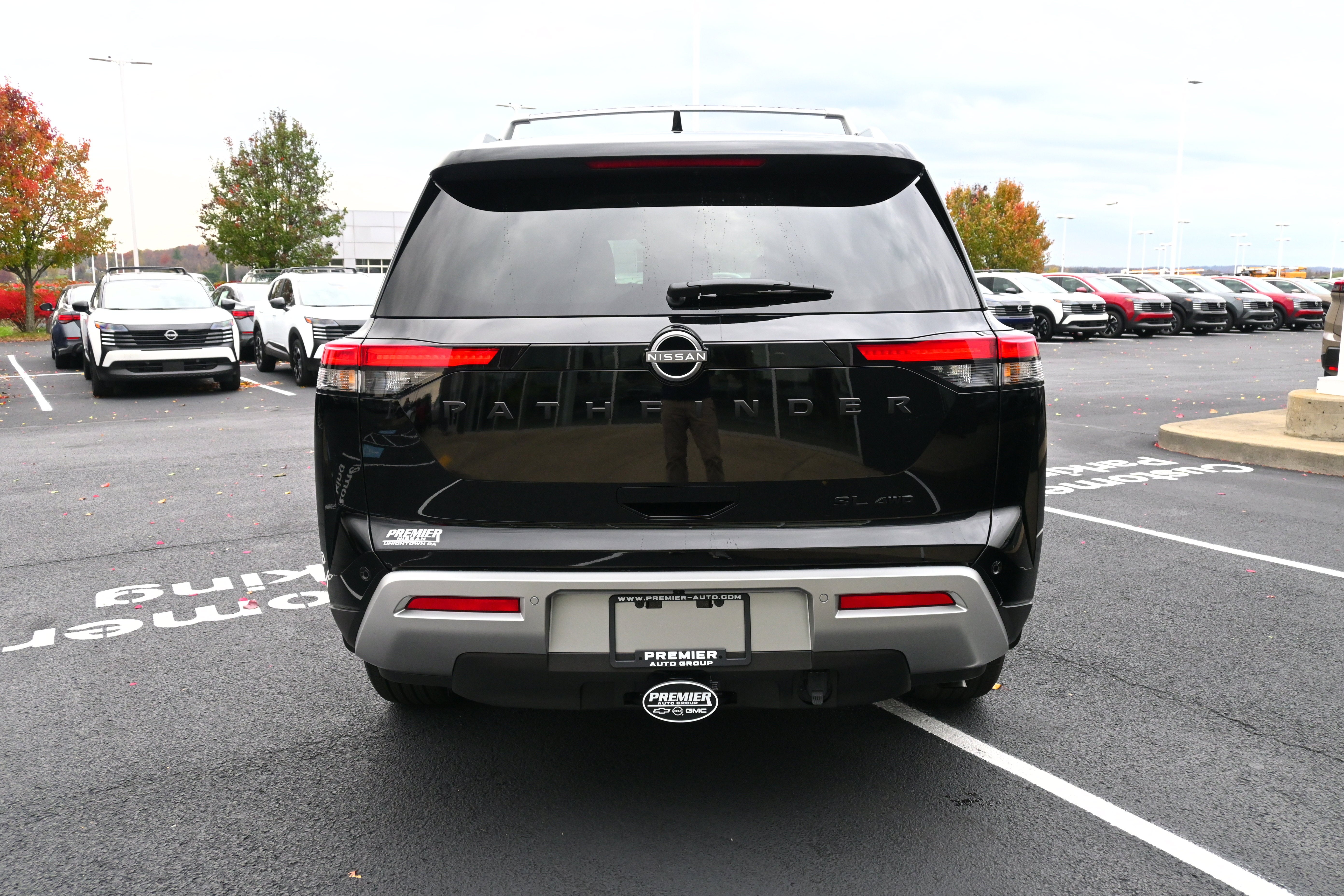 2025 Nissan Pathfinder SL