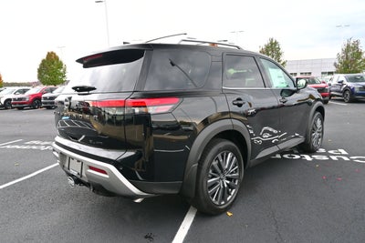 2025 Nissan Pathfinder SL