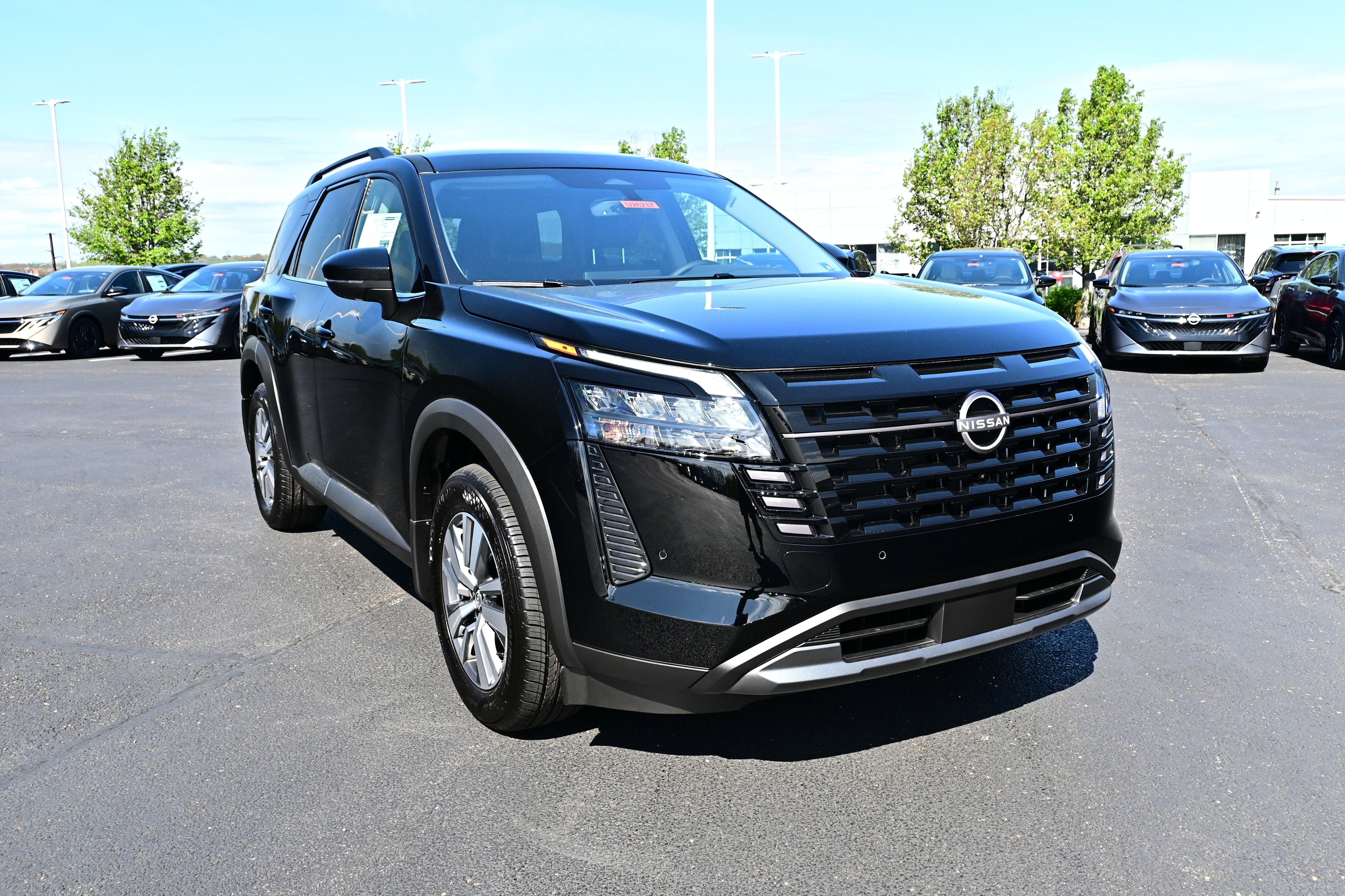 2026 Nissan Pathfinder SL