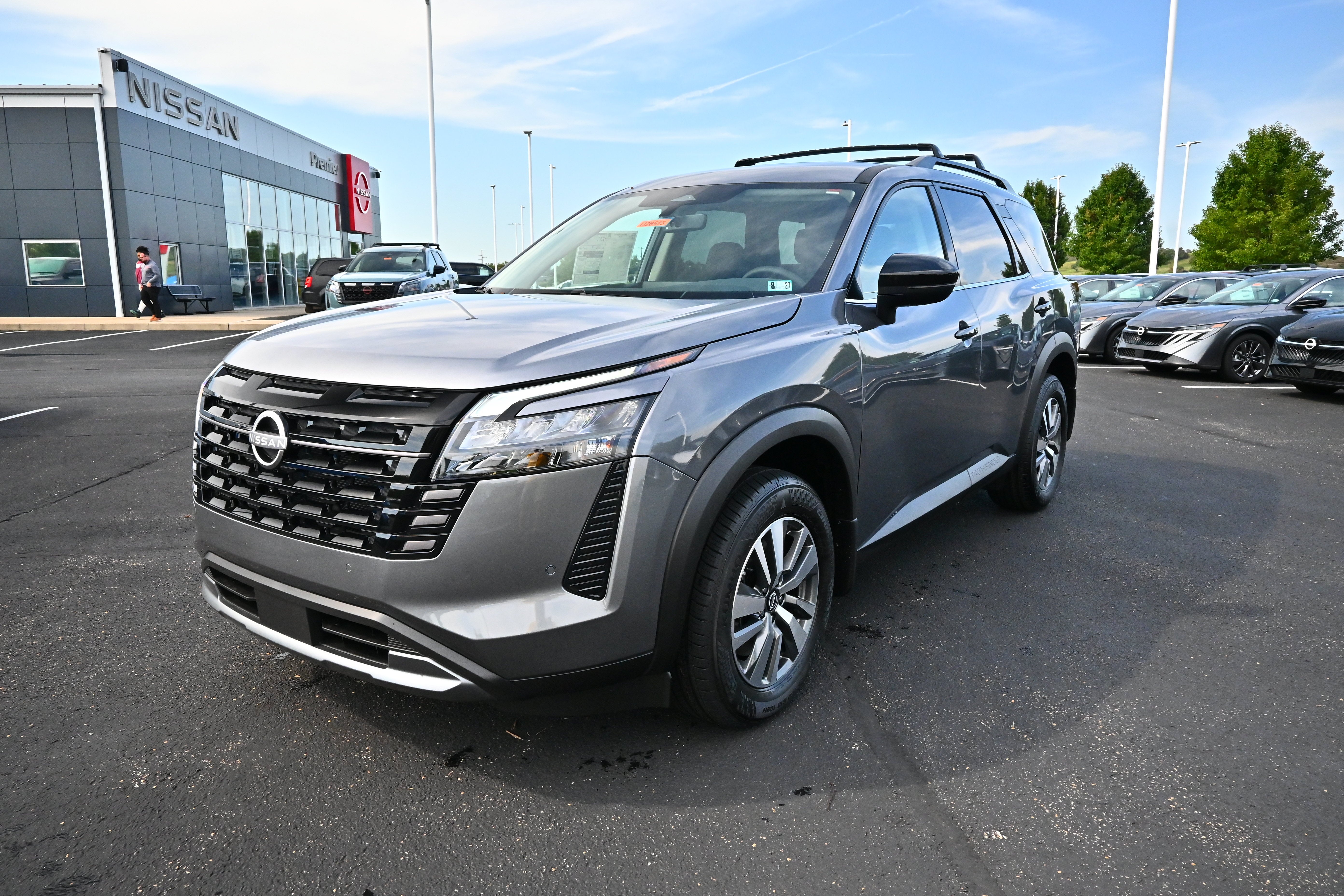 2026 Nissan Pathfinder SL