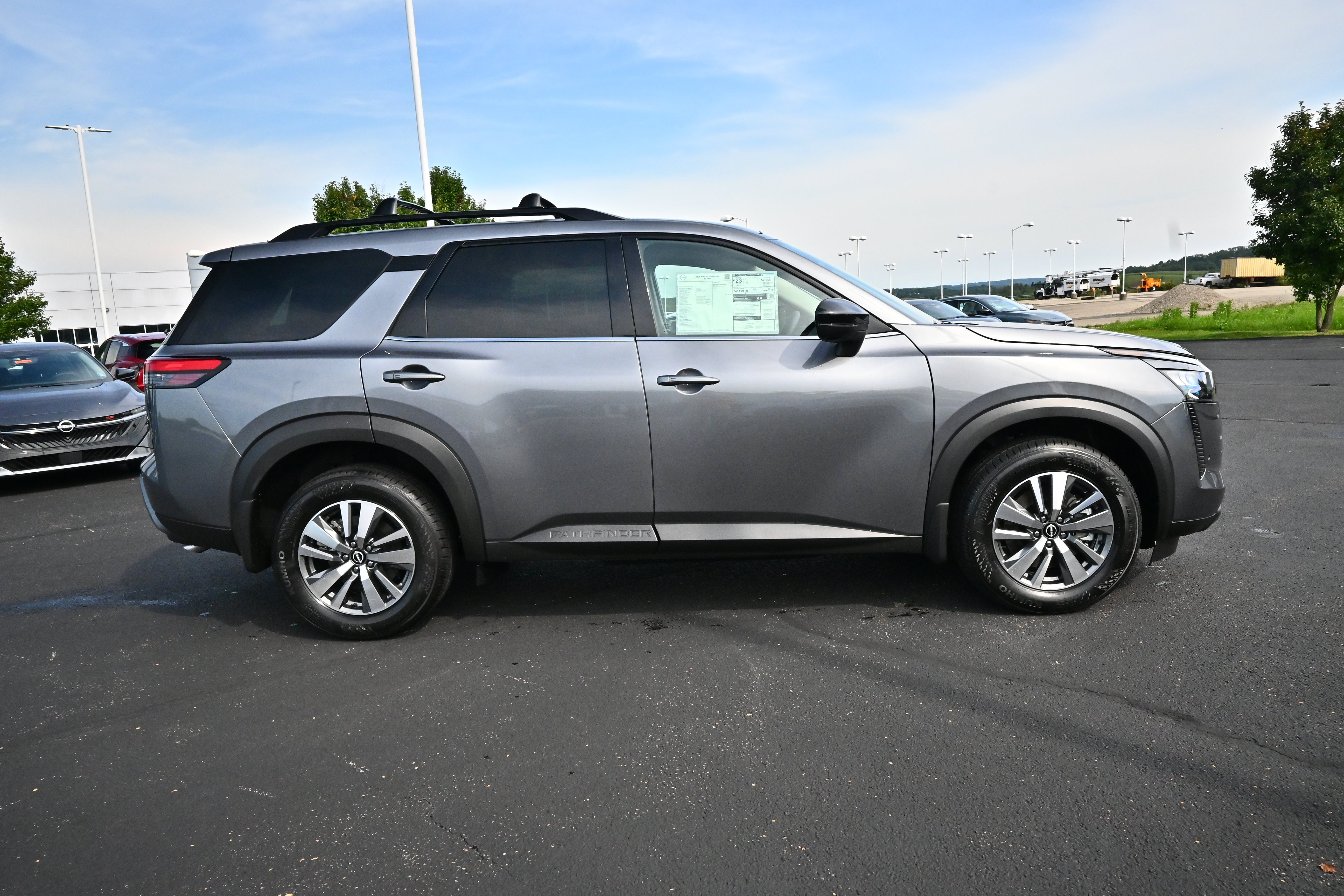 2026 Nissan Pathfinder SL