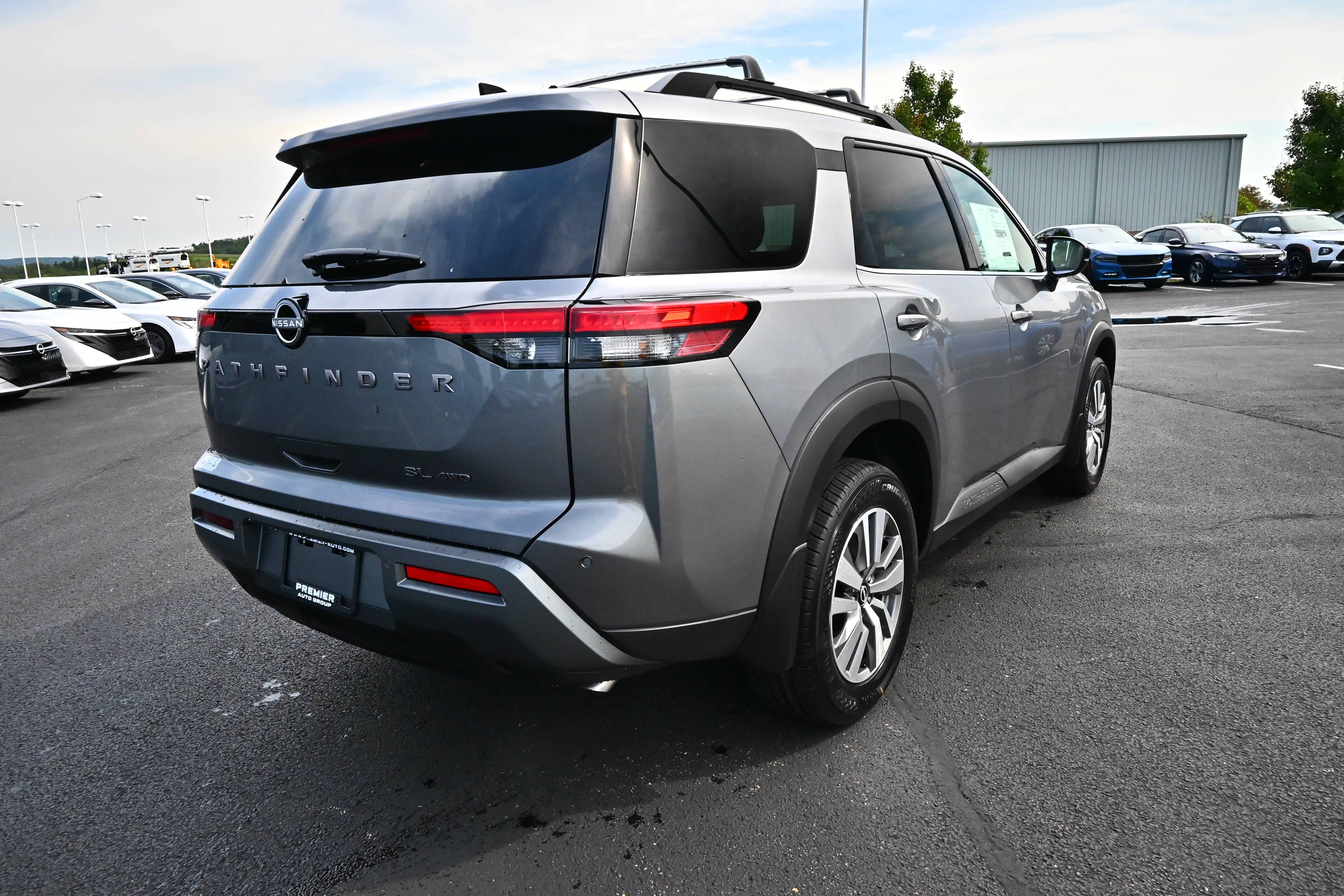 2026 Nissan Pathfinder SL