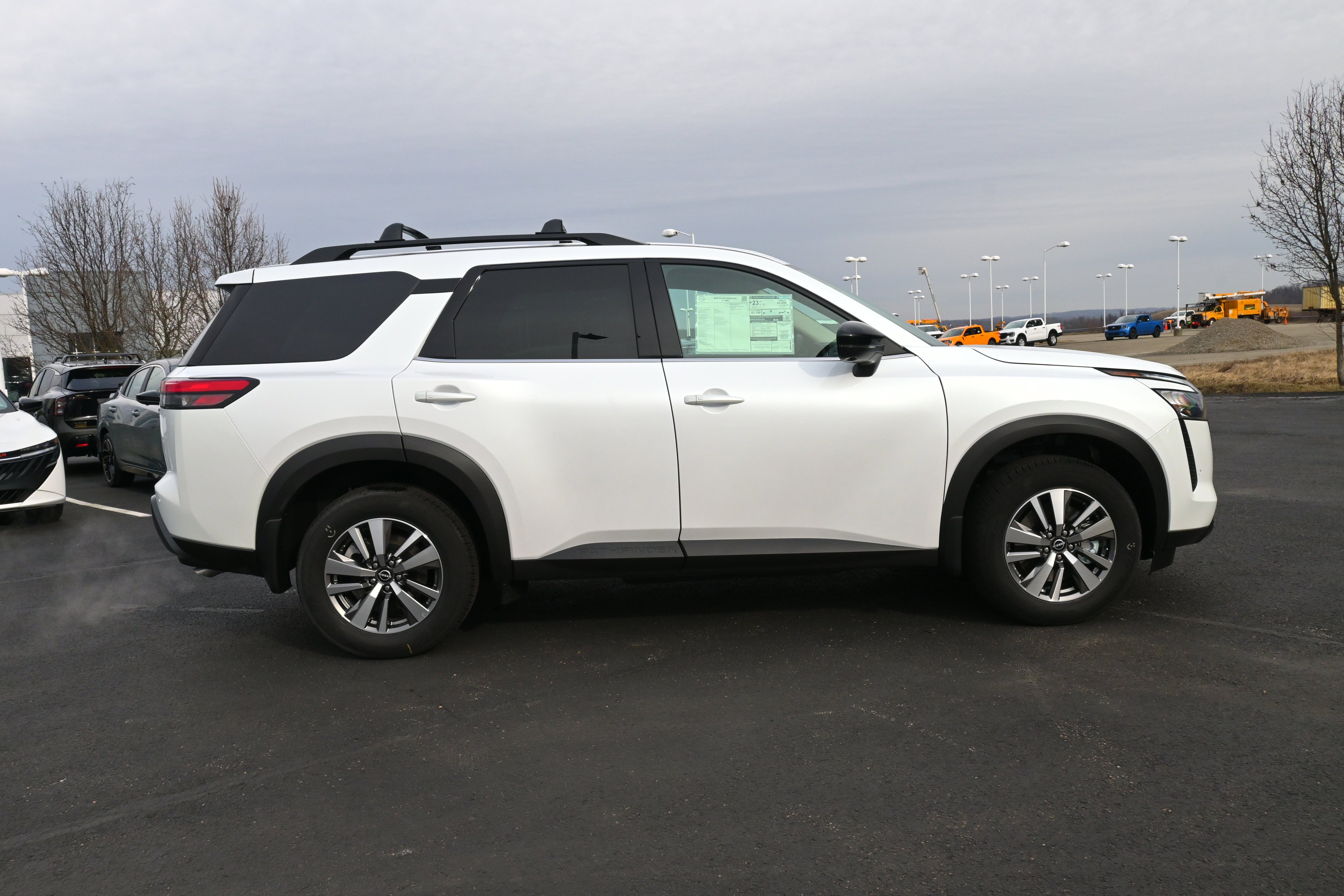 2026 Nissan Pathfinder SL