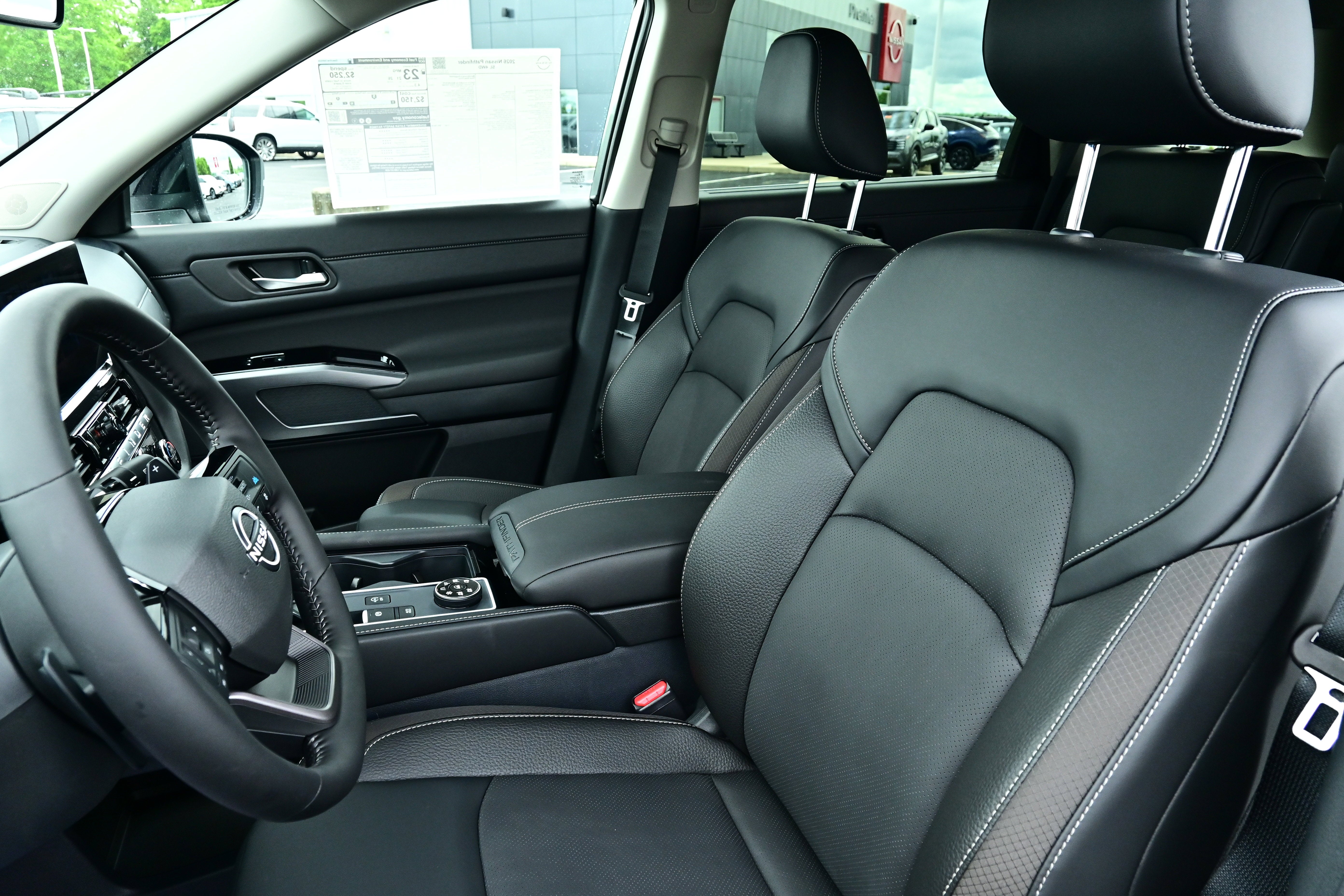 2026 Nissan Pathfinder SL