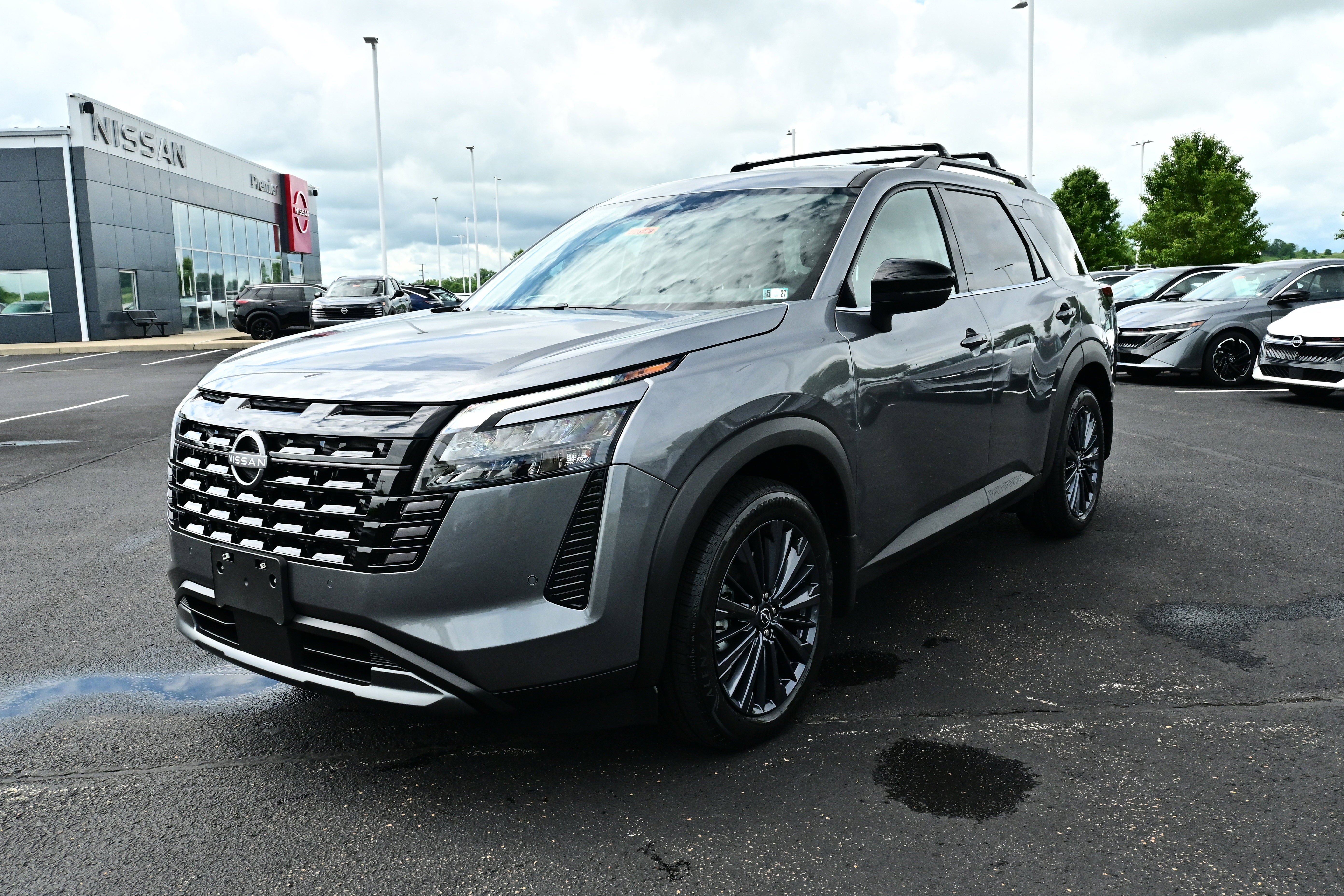 2026 Nissan Pathfinder SL