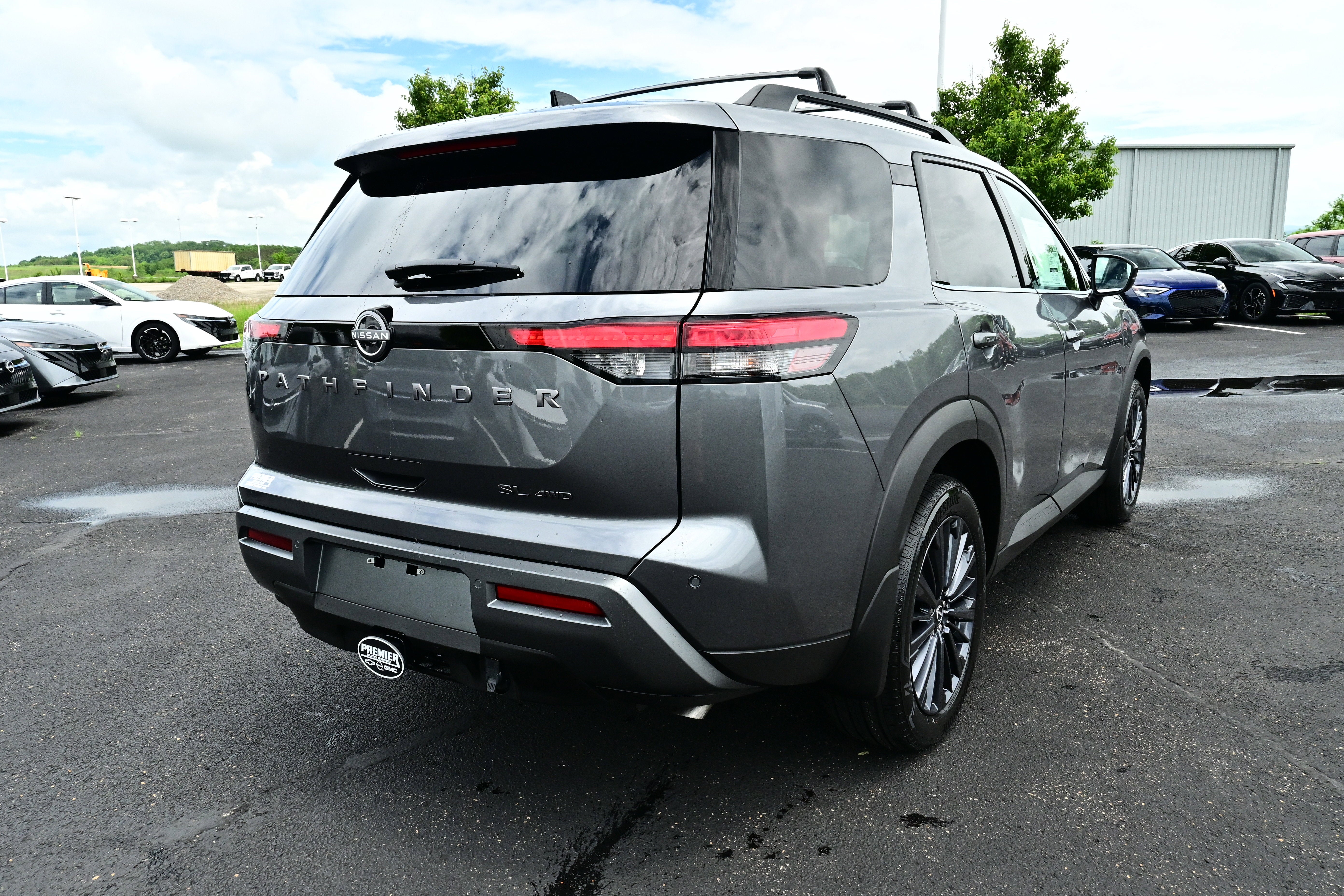 2026 Nissan Pathfinder SL