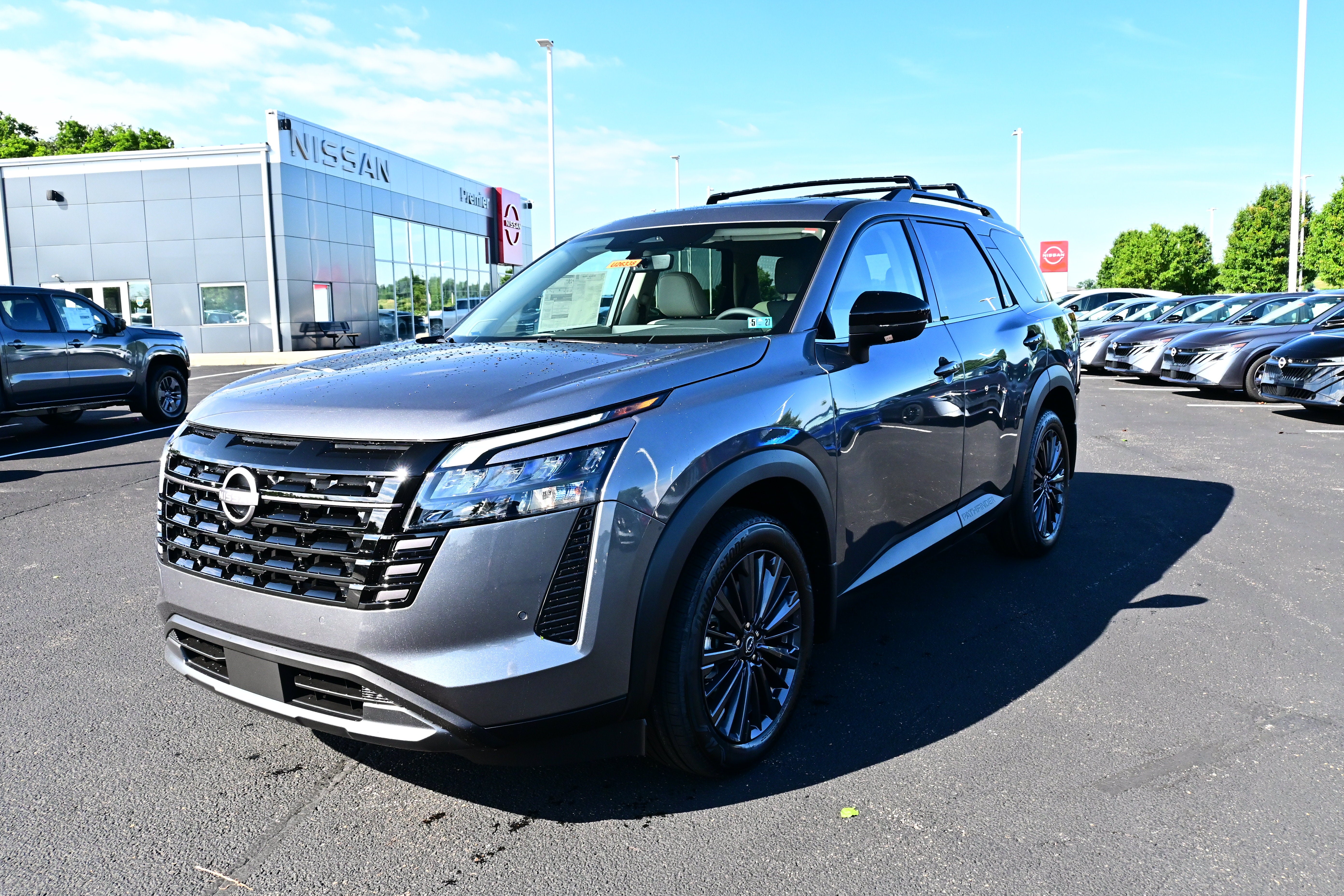 2026 Nissan Pathfinder SL