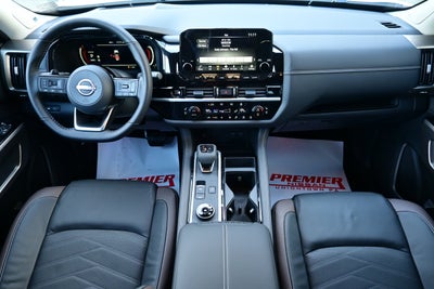 2025 Nissan Pathfinder Platinum