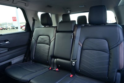 2025 Nissan Pathfinder Platinum