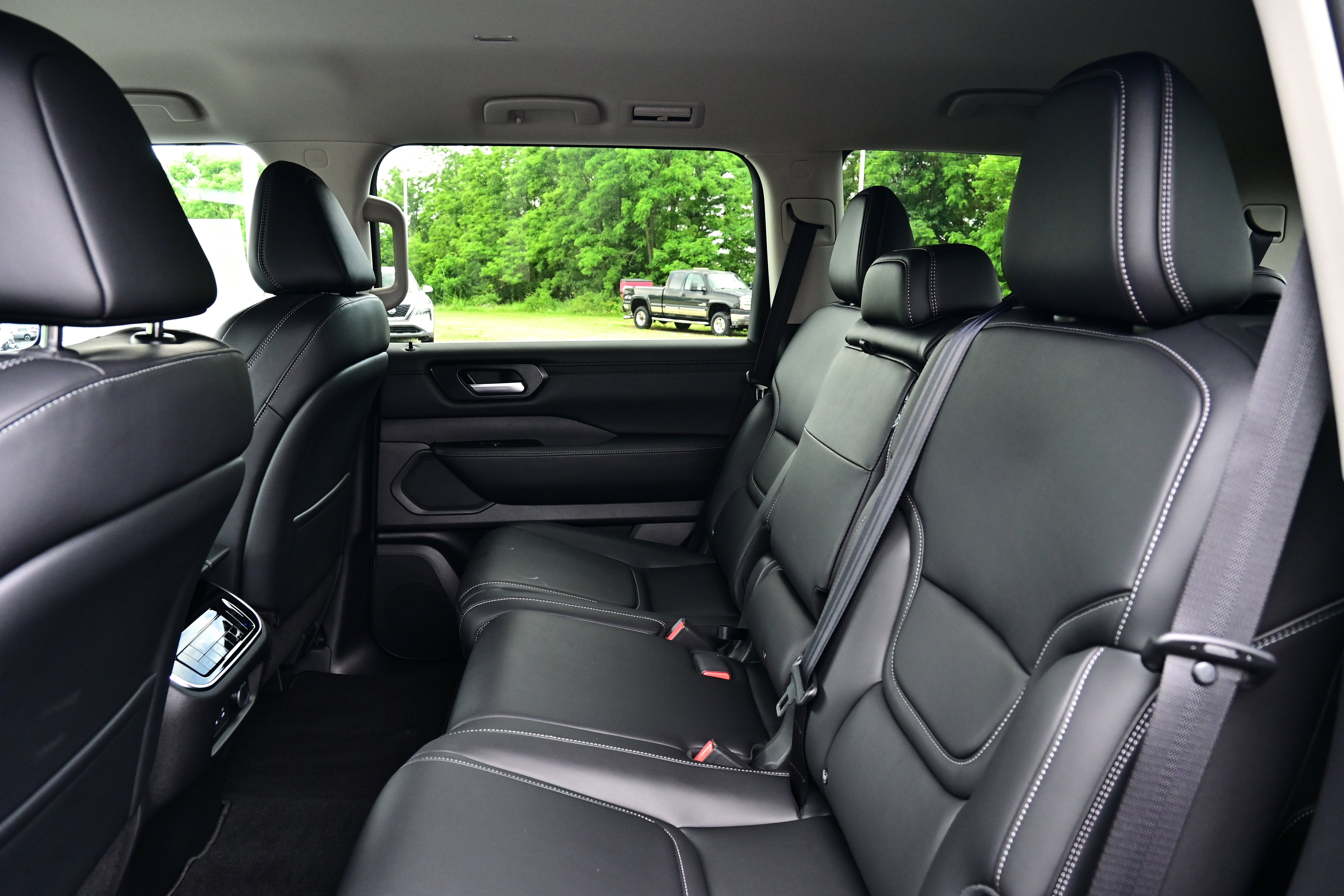 2026 Nissan Armada SV
