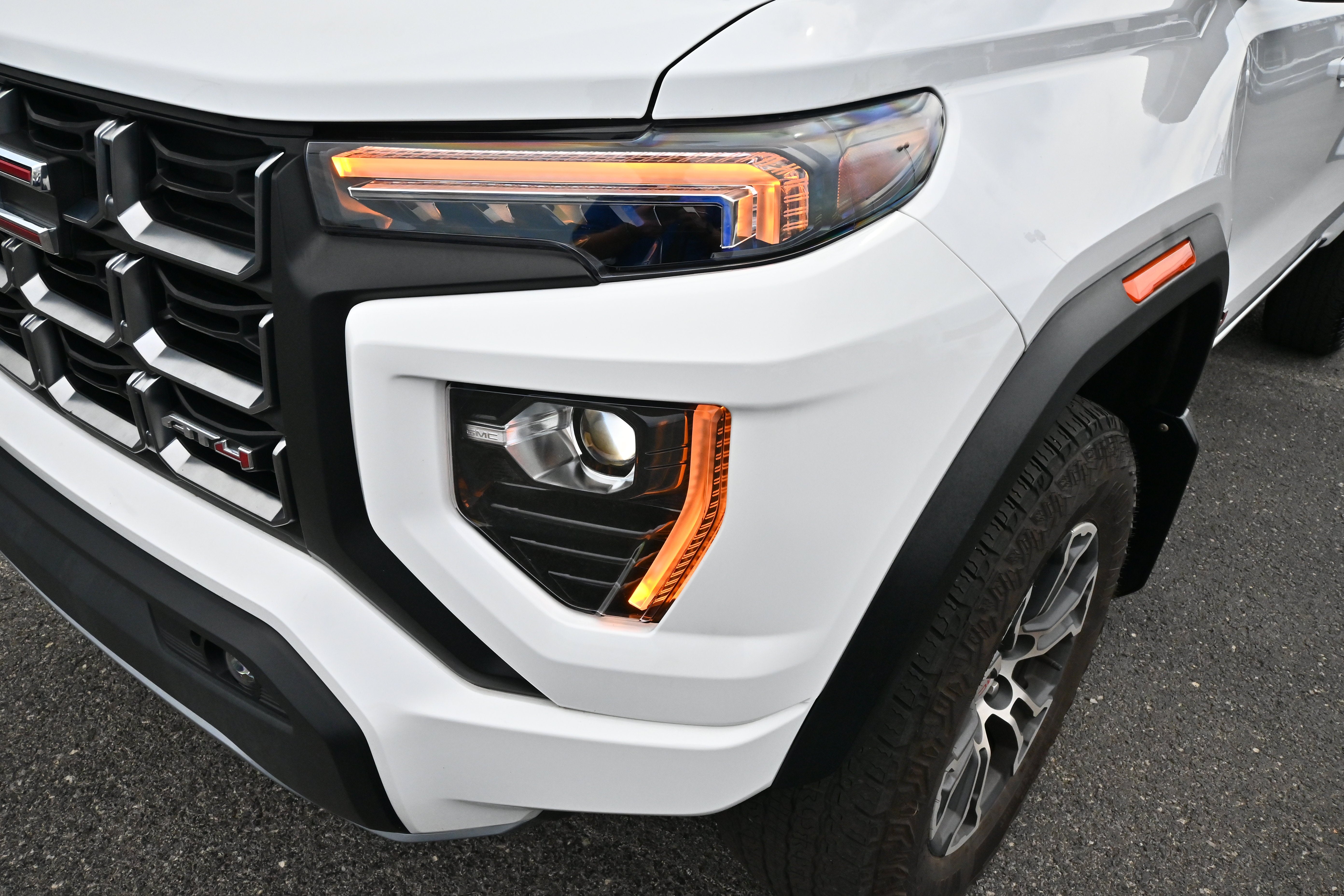 2025 GMC Canyon 4WD AT4
