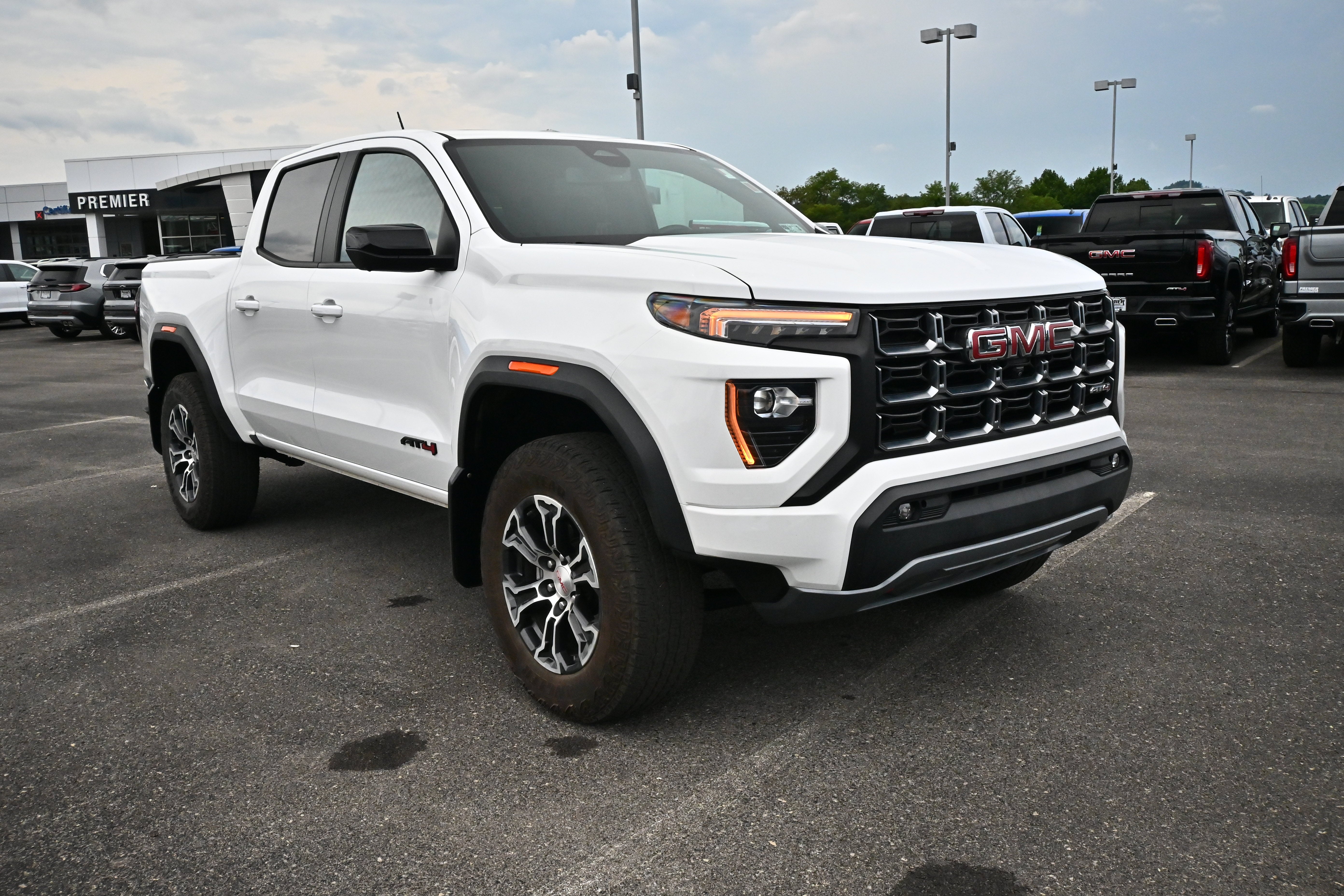 2025 GMC Canyon 4WD AT4