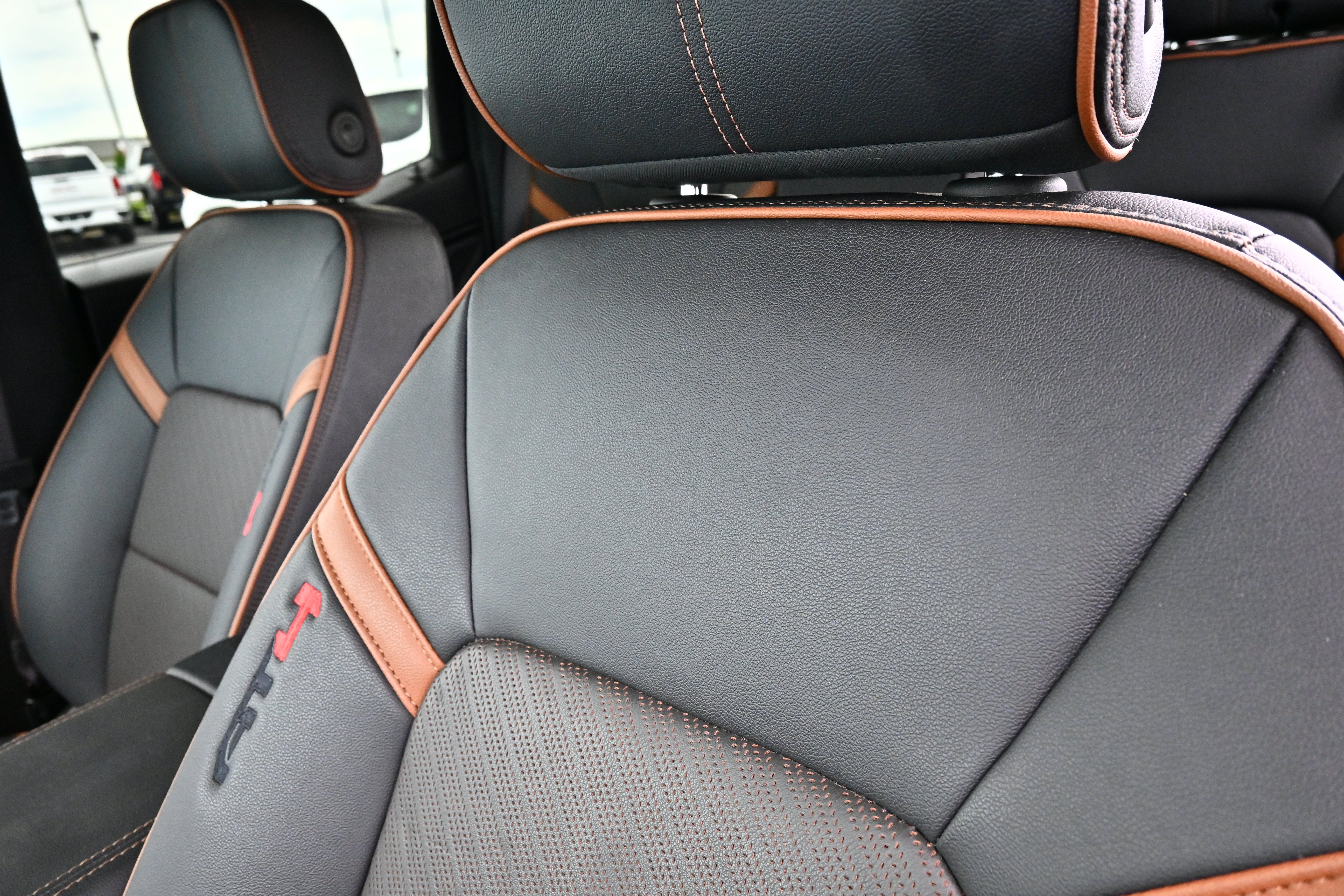2025 GMC Canyon 4WD AT4