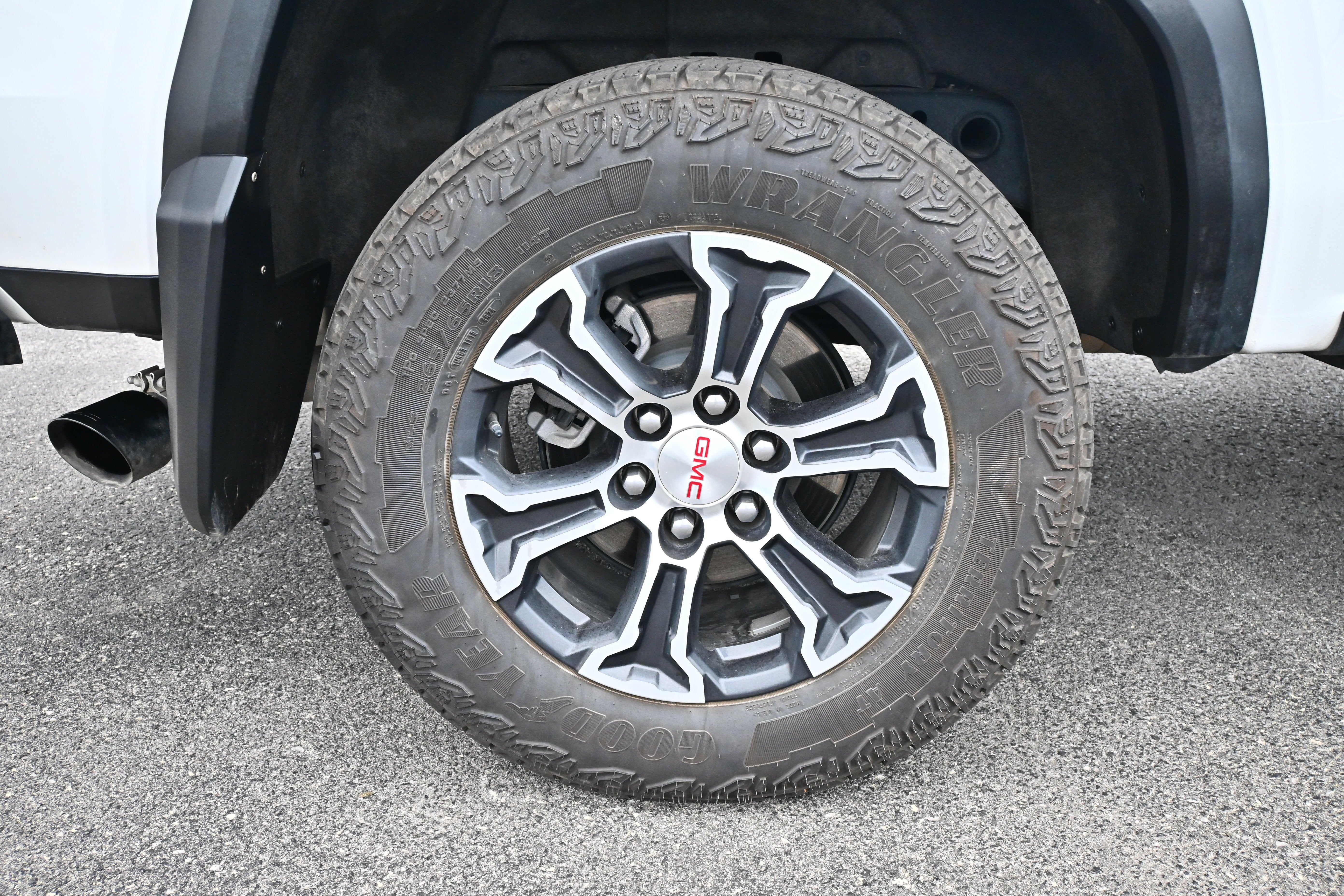 2025 GMC Canyon 4WD AT4