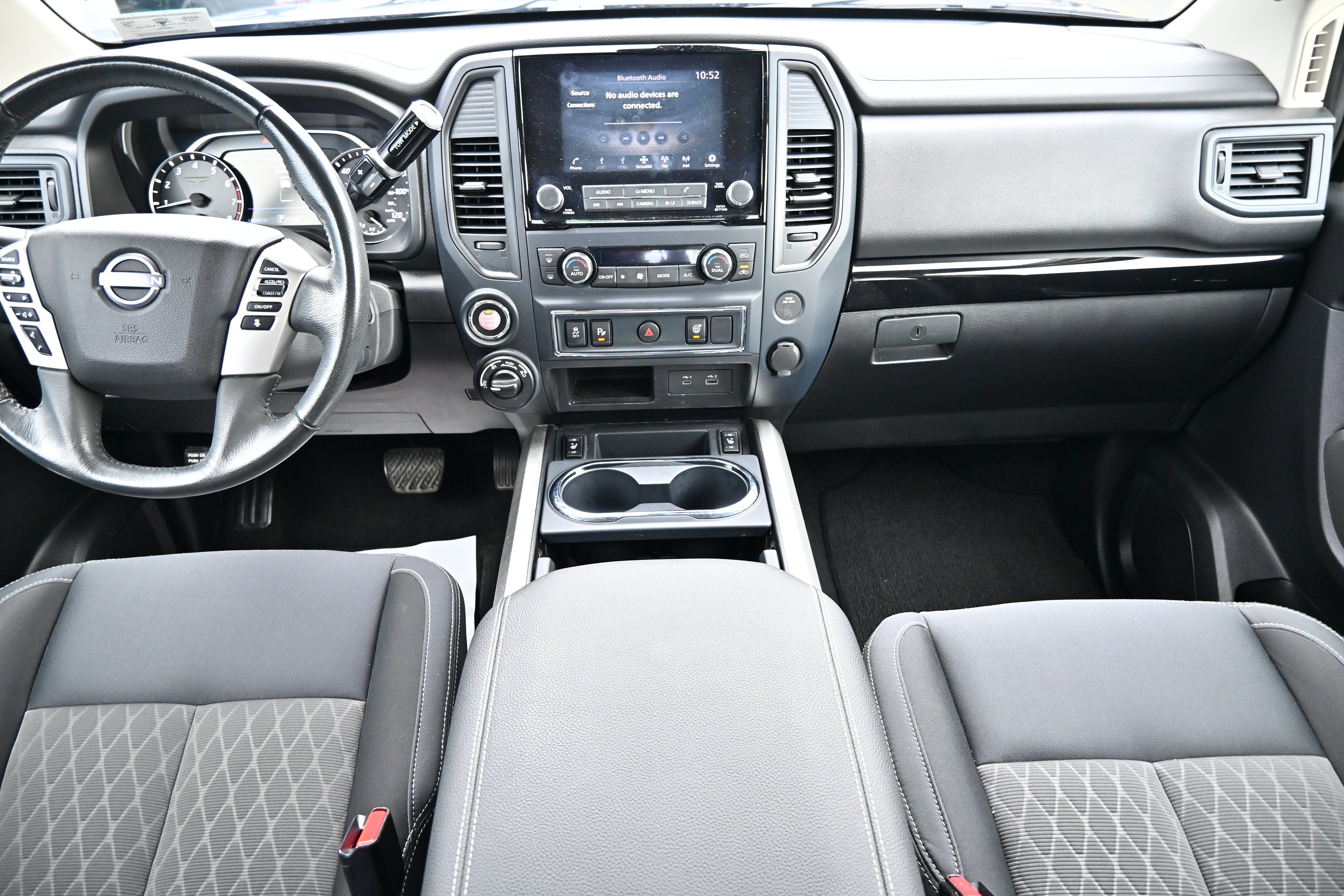 2024 Nissan Titan Crew Cab SV