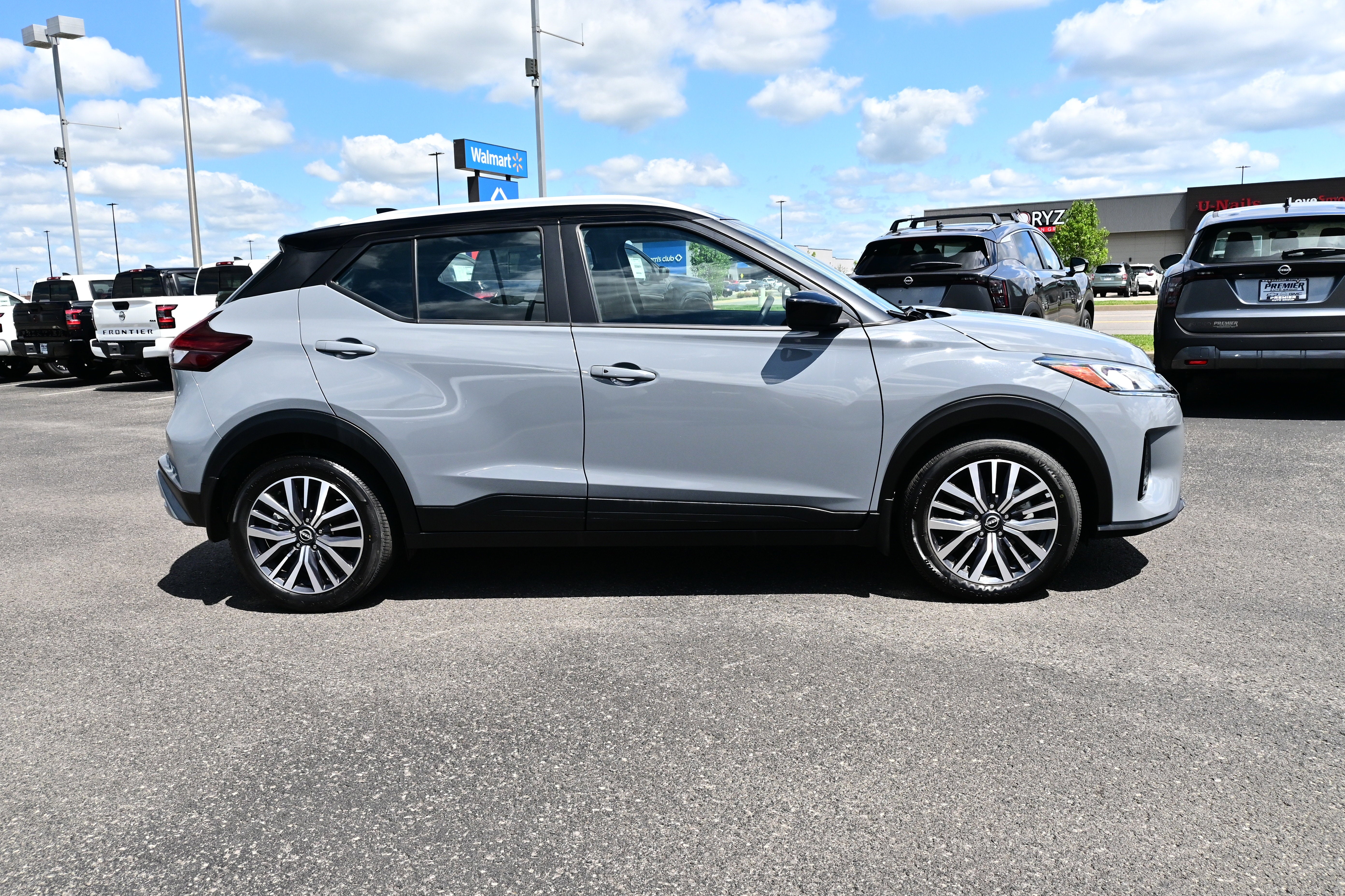 2023 Nissan Kicks SV