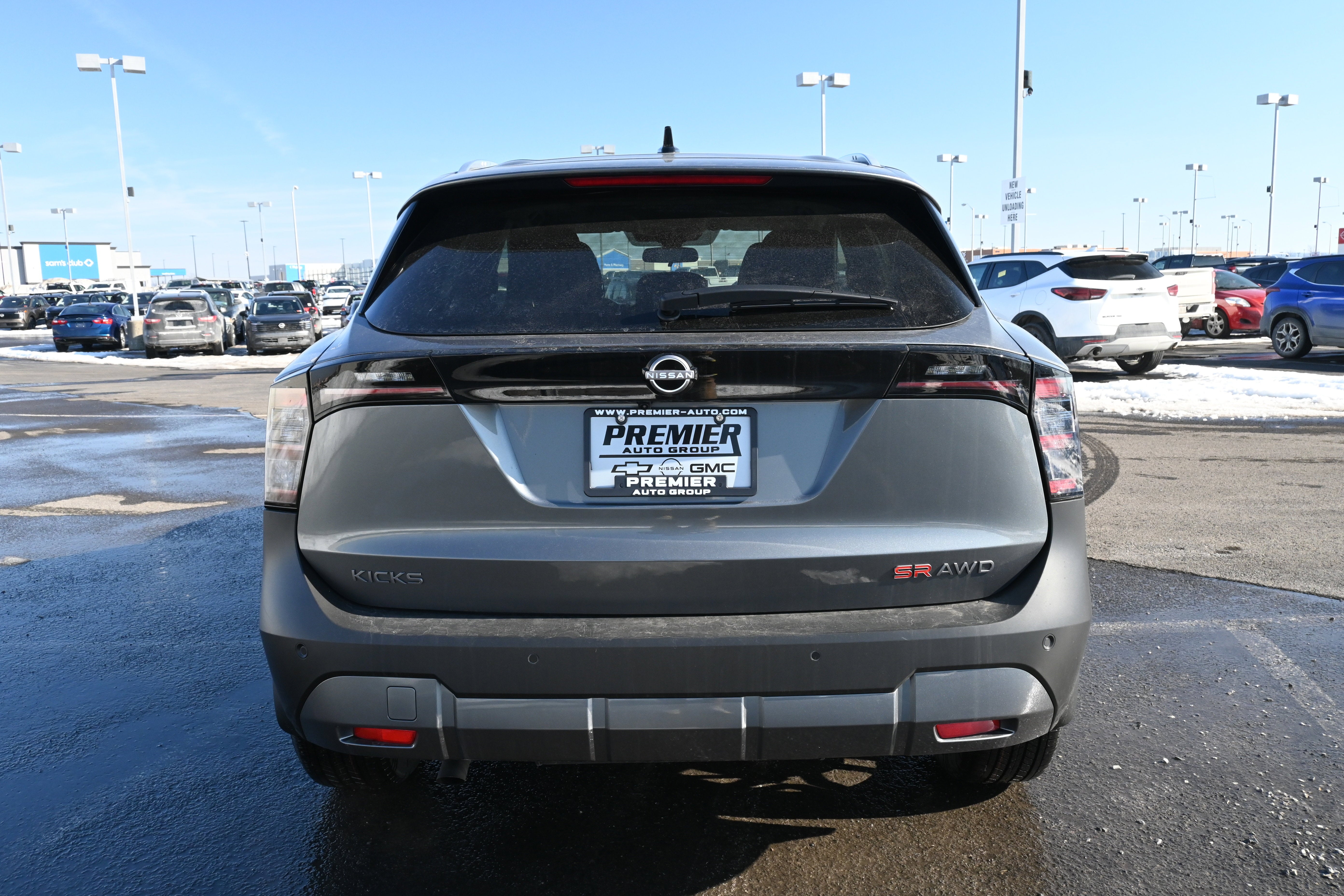 2026 Nissan Kicks SR