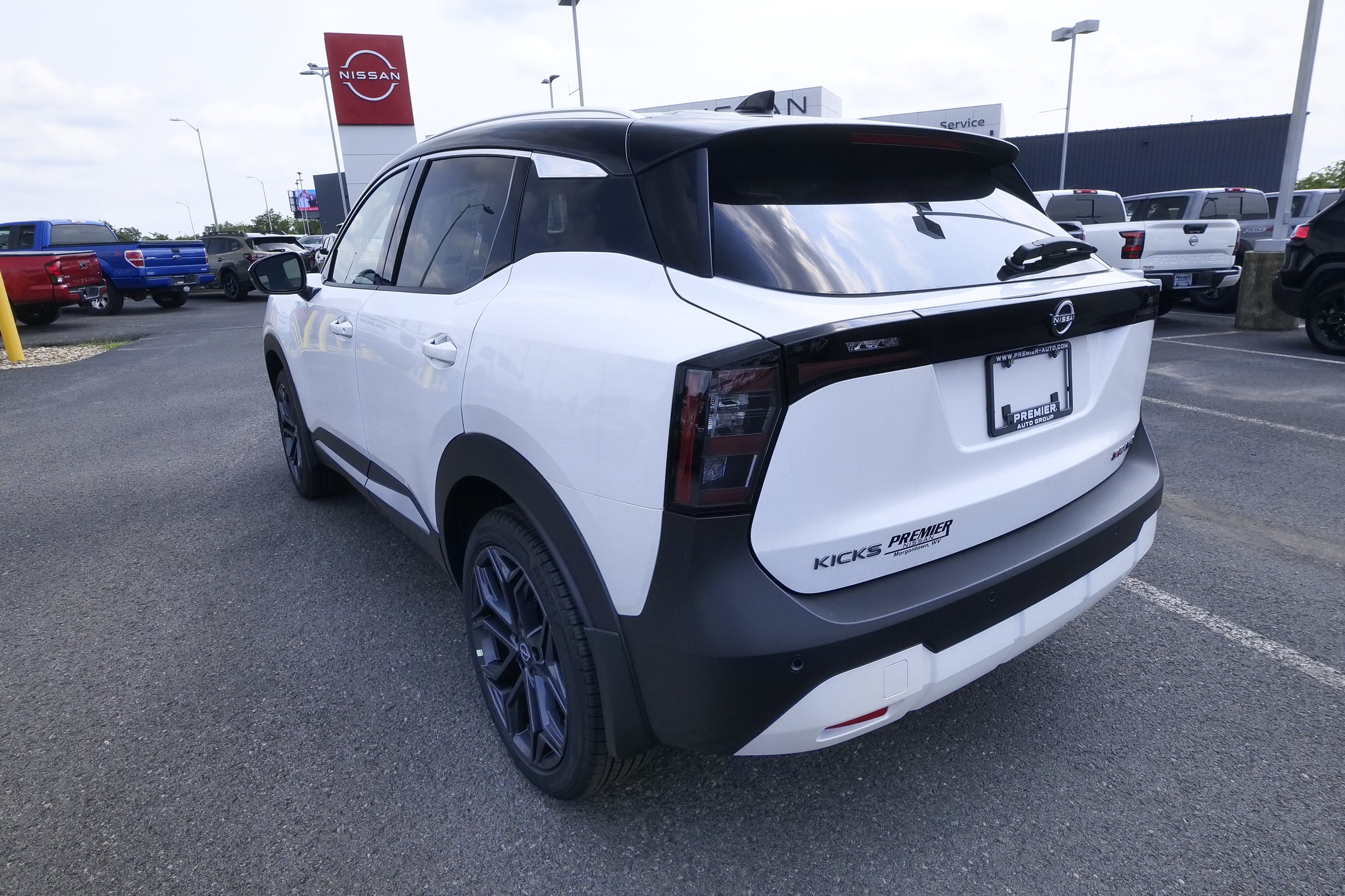 2026 Nissan Kicks SR