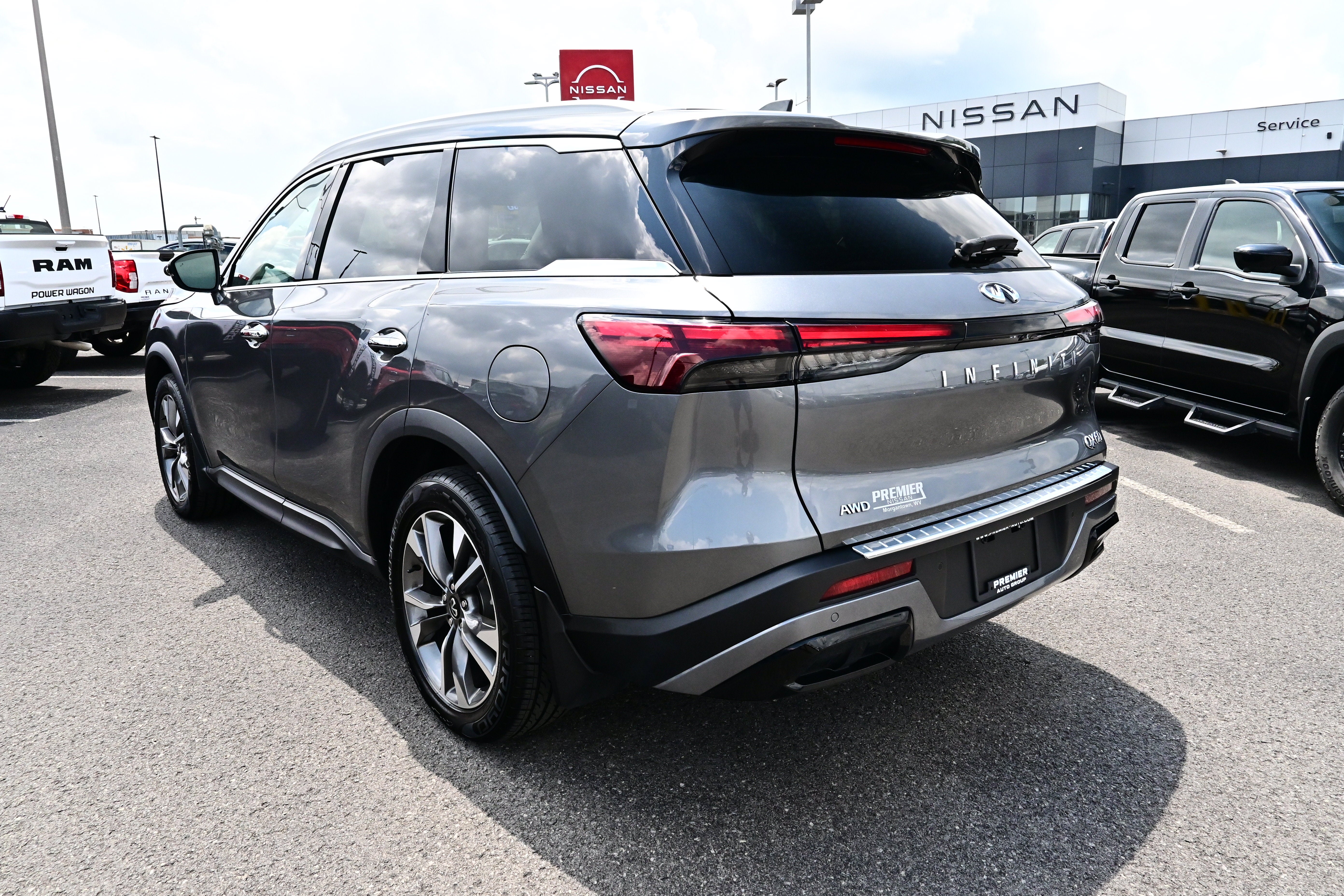 2023 INFINITI QX60 LUXE