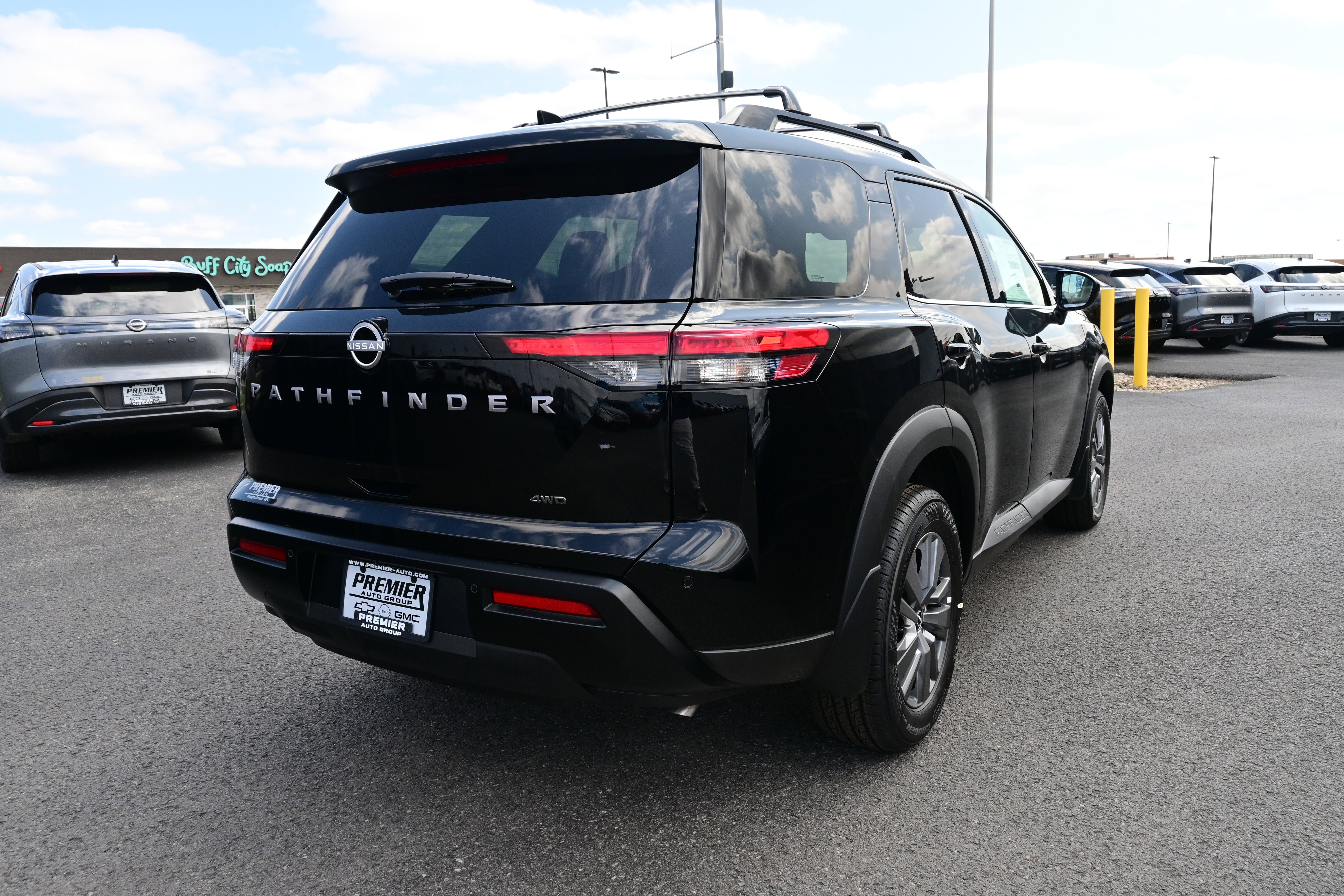 2026 Nissan Pathfinder SV