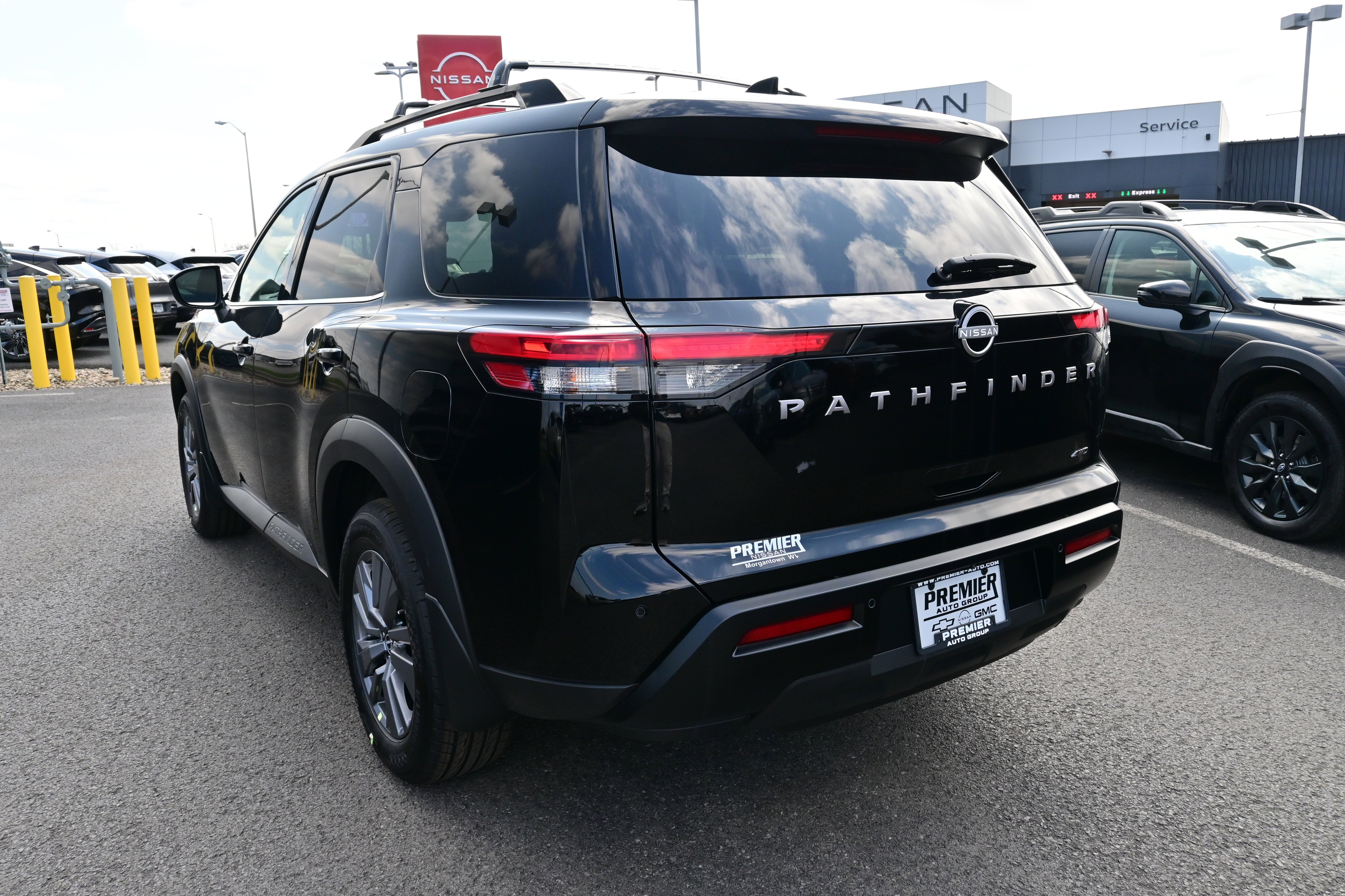 2026 Nissan Pathfinder SV