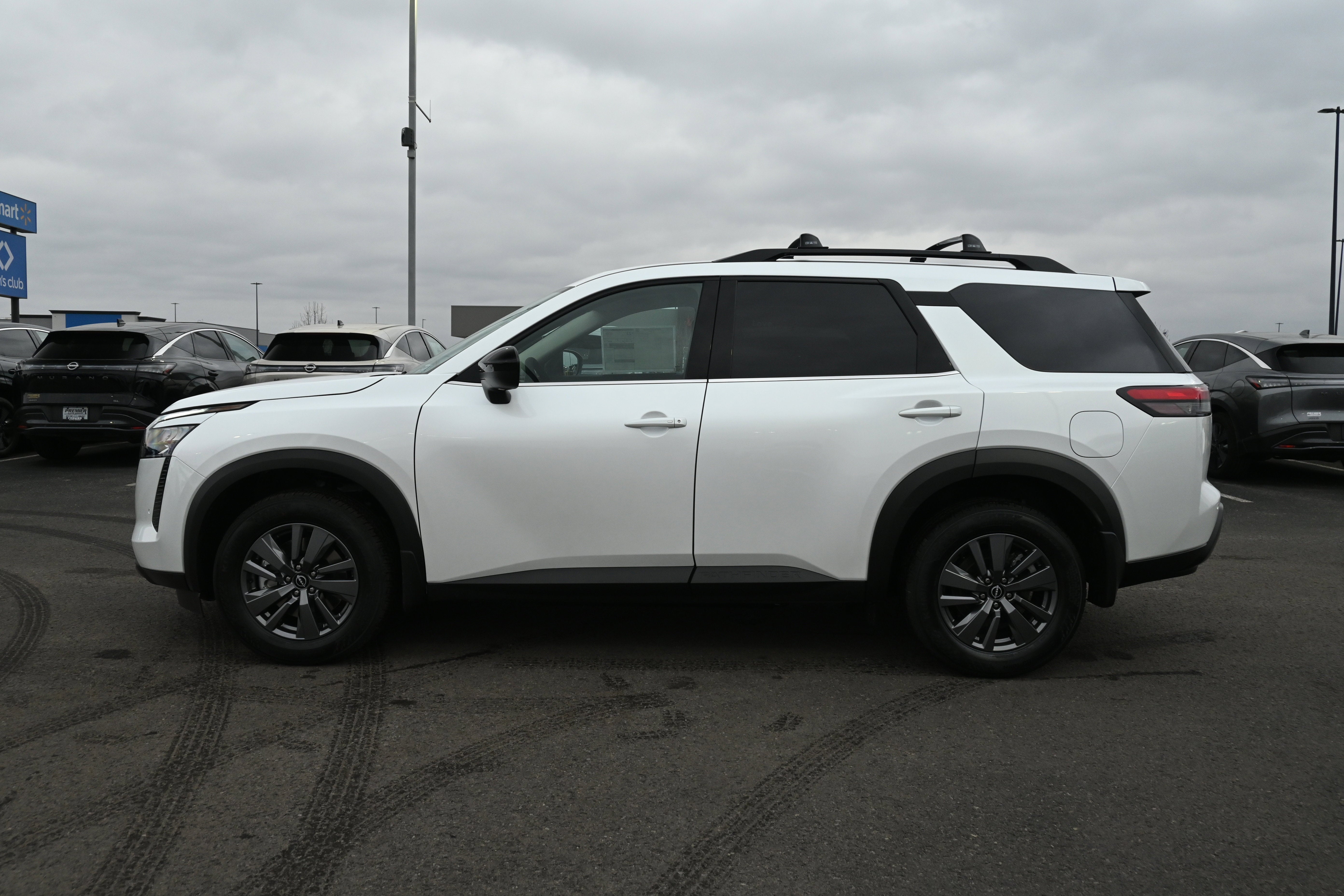 2026 Nissan Pathfinder SV