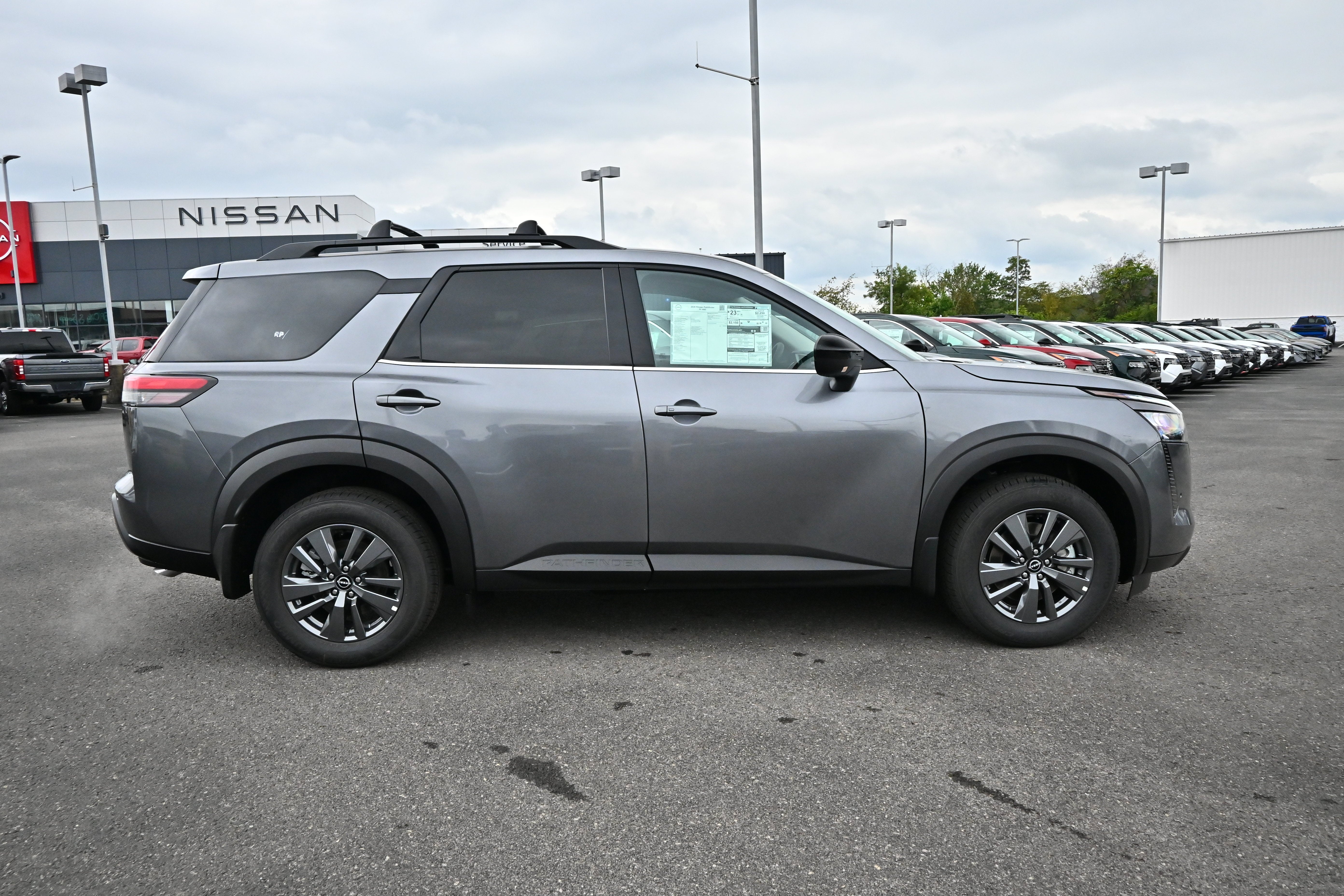 2026 Nissan Pathfinder SV