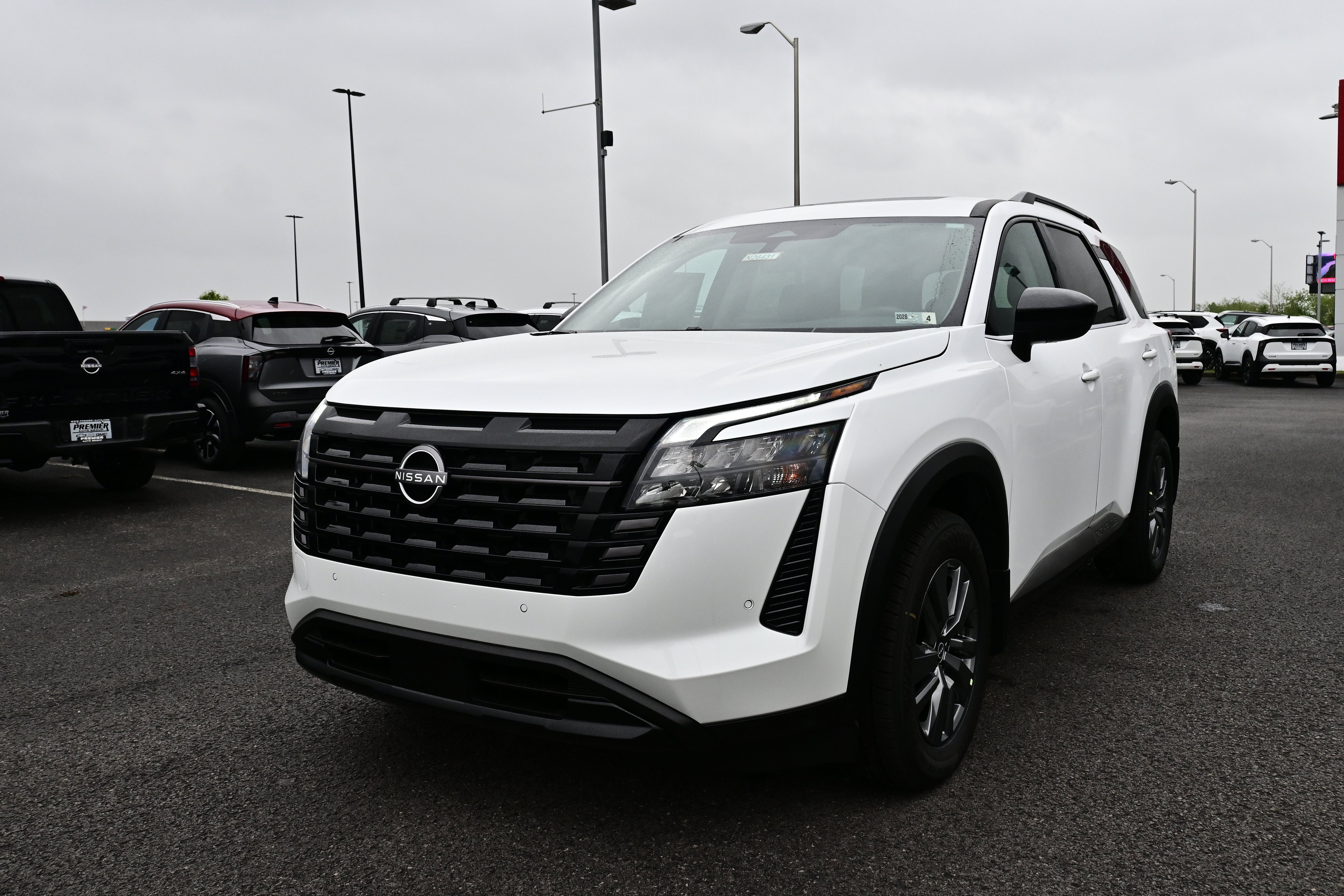 2026 Nissan Pathfinder SV