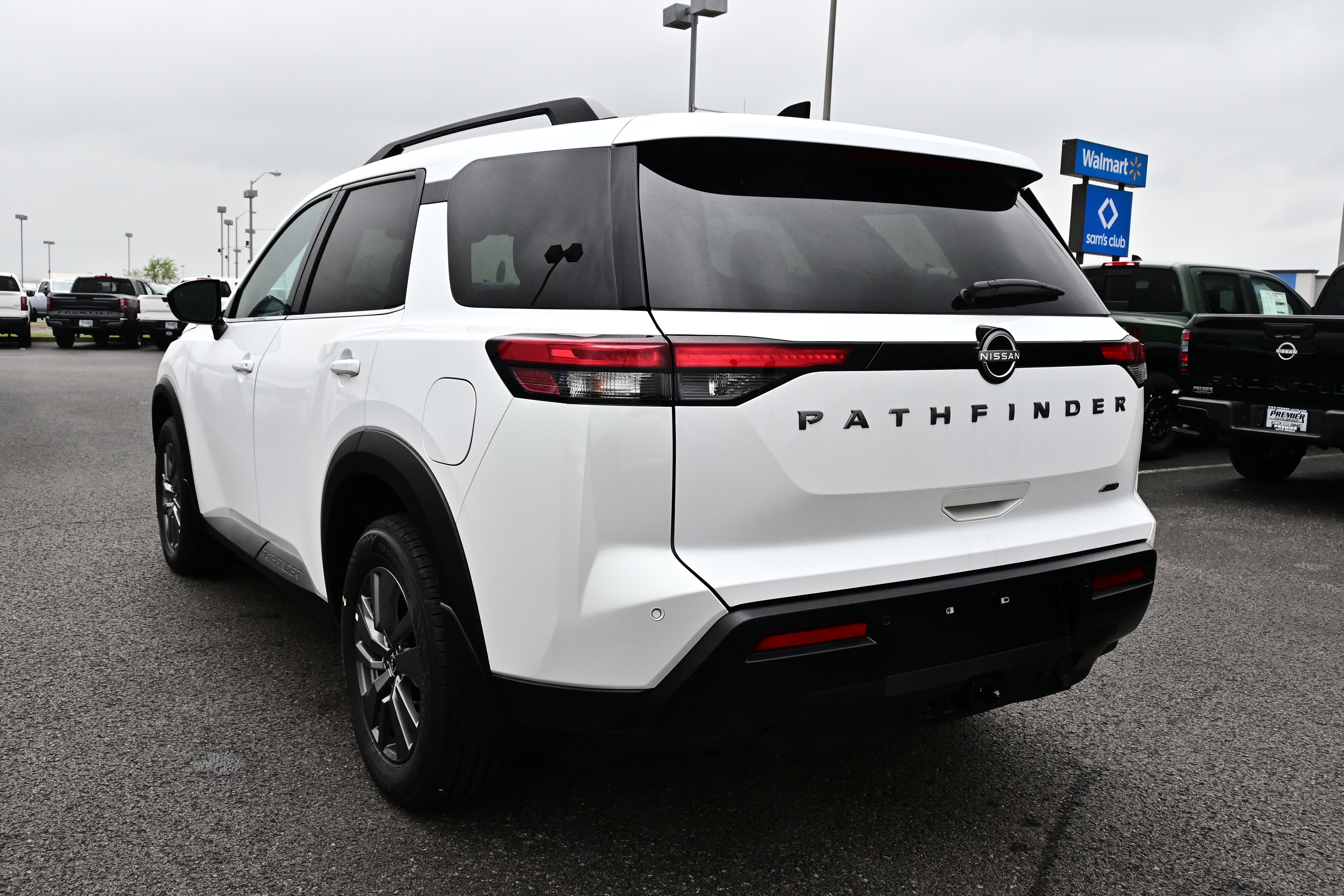 2026 Nissan Pathfinder SV