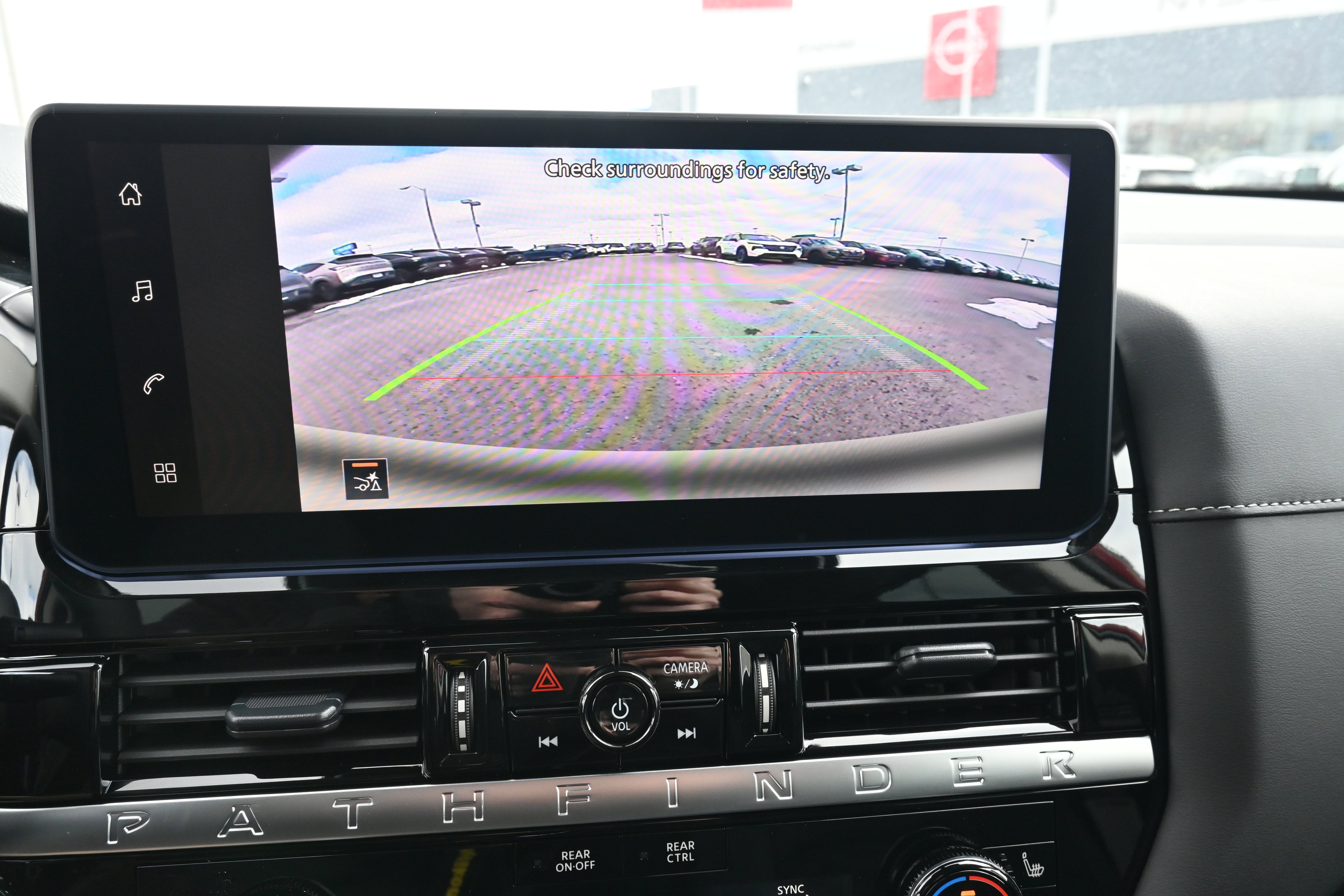 2026 Nissan Pathfinder SV