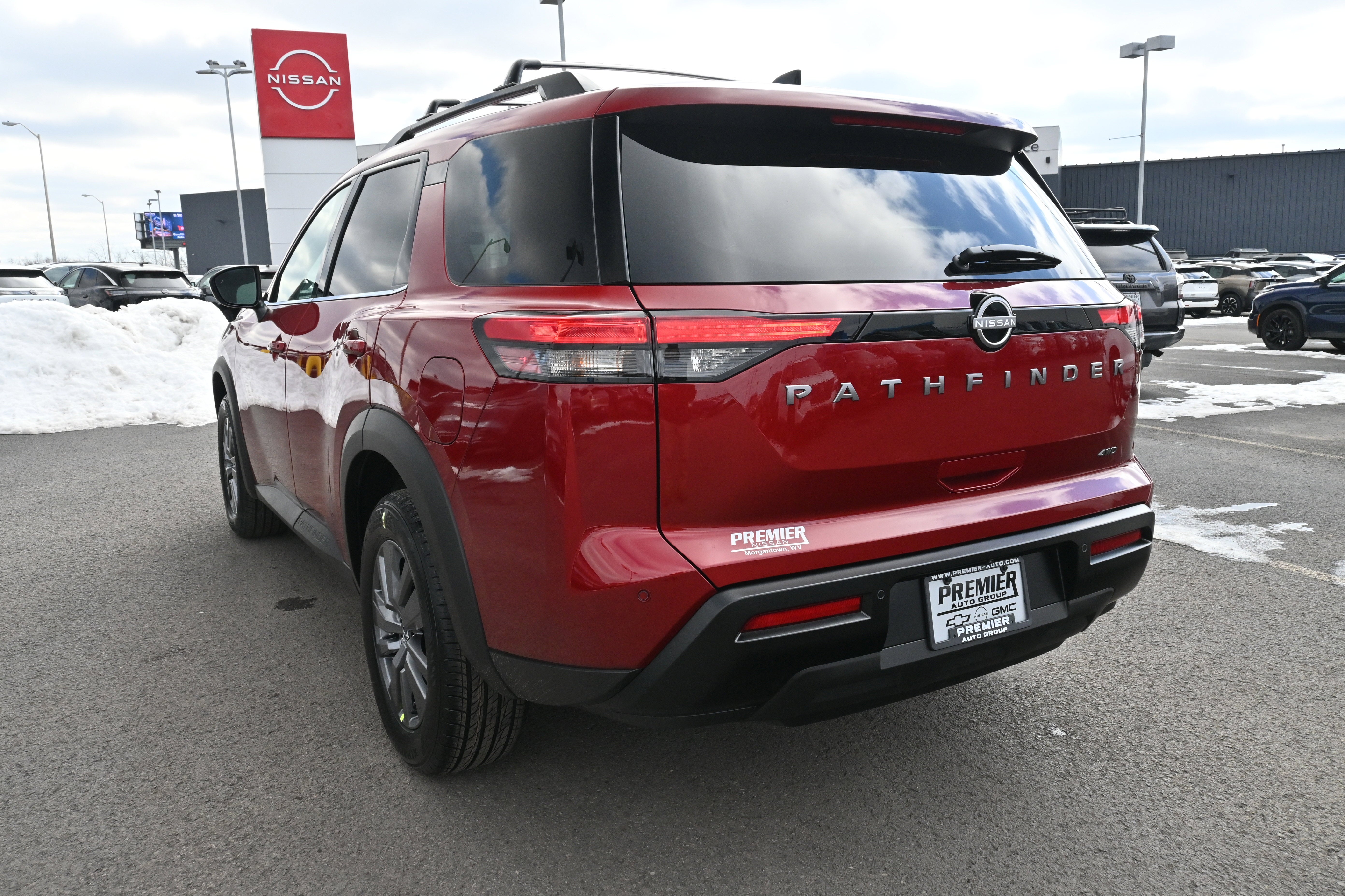 2026 Nissan Pathfinder SV