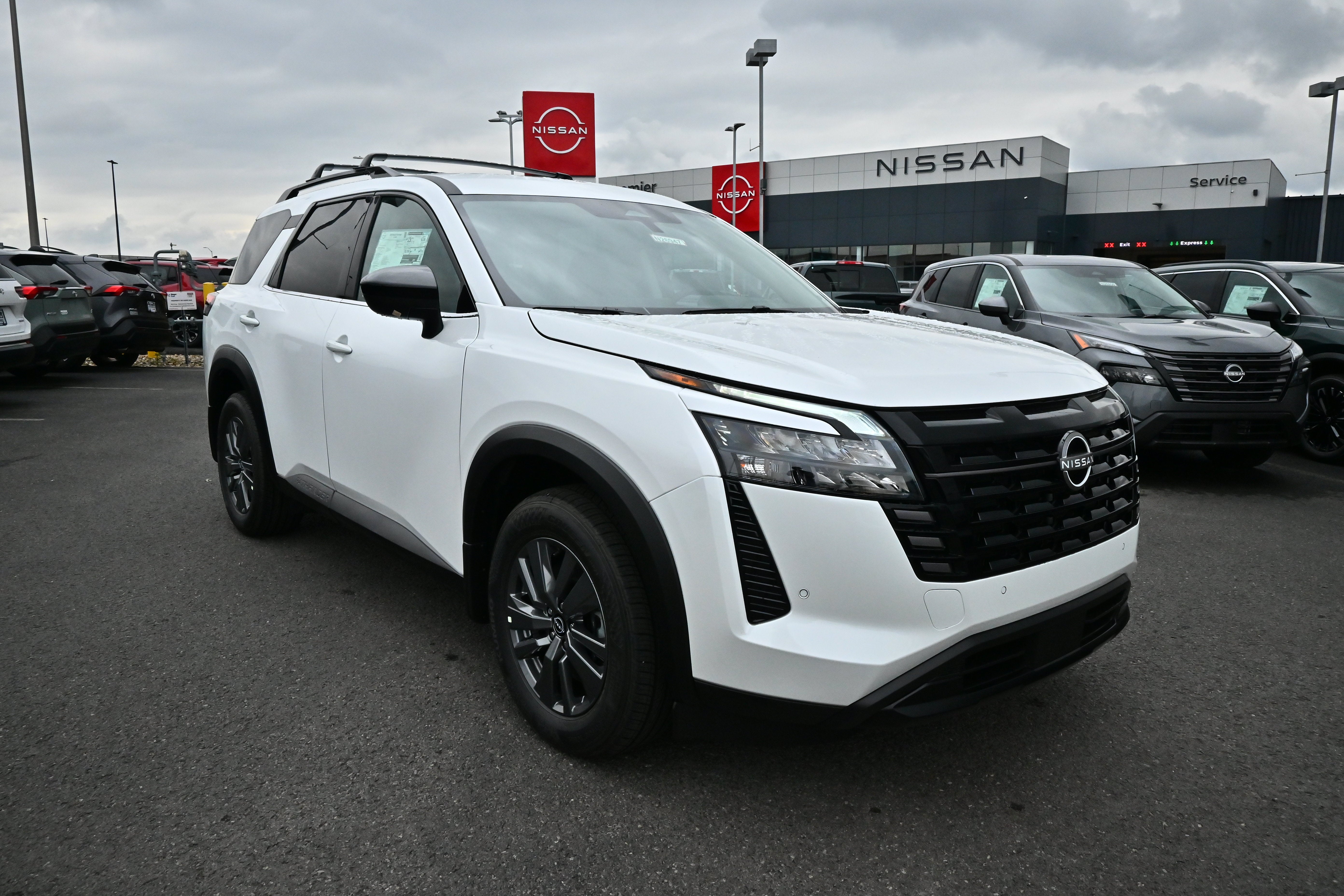 2026 Nissan Pathfinder SV